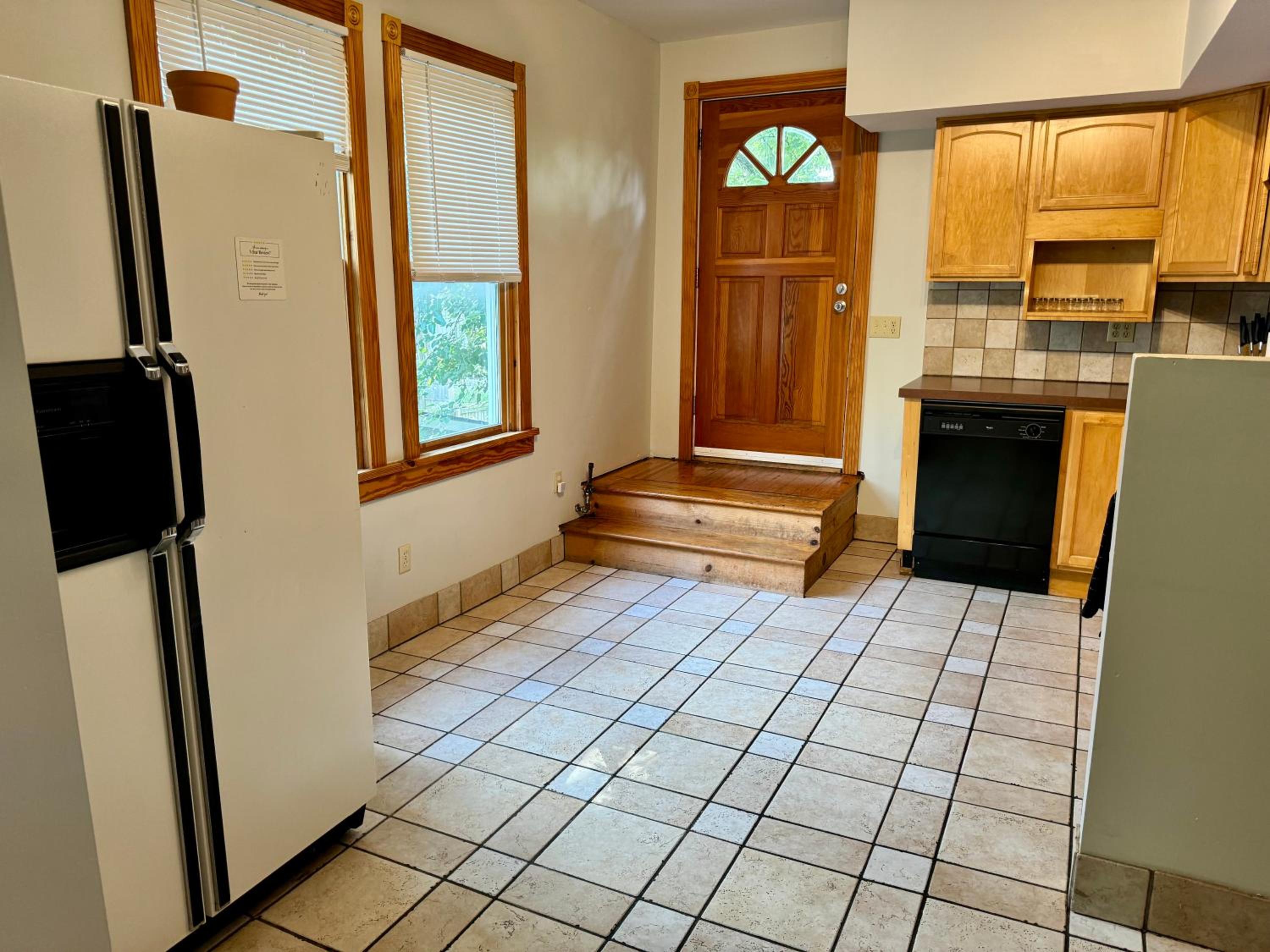 Jungle House Luxury Homes - Columbus Downtown Short North - Near Convention Center & Nationwide Arena - Sleeps up to 20 - Free Parking - Over 5,800 Five St