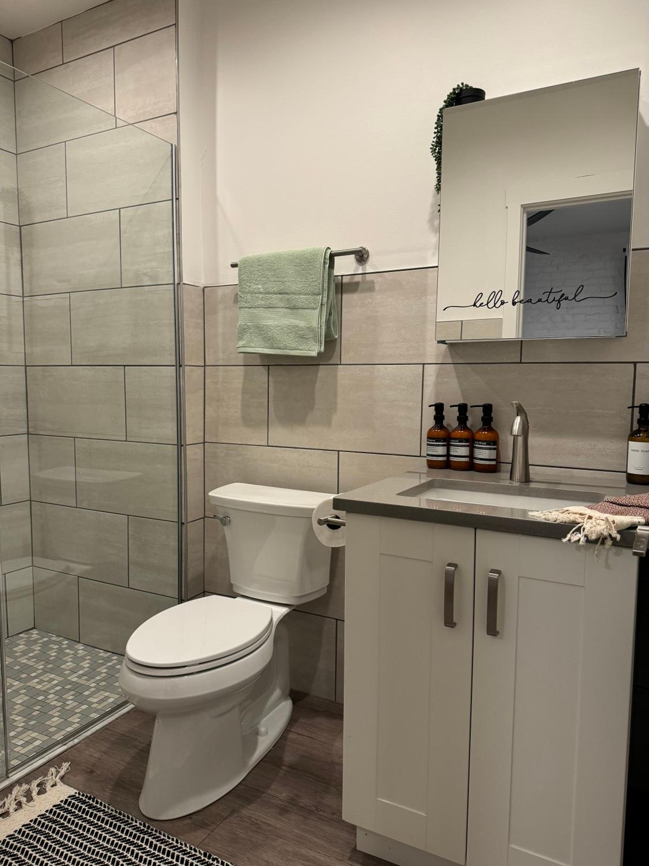 Jungle House Columbus Short North Downtown Free Parking - Walk to Convention Center & Nationwide Arena - 4BR Luxury Home - Sleeps 16 - Over 5,800 Five Star