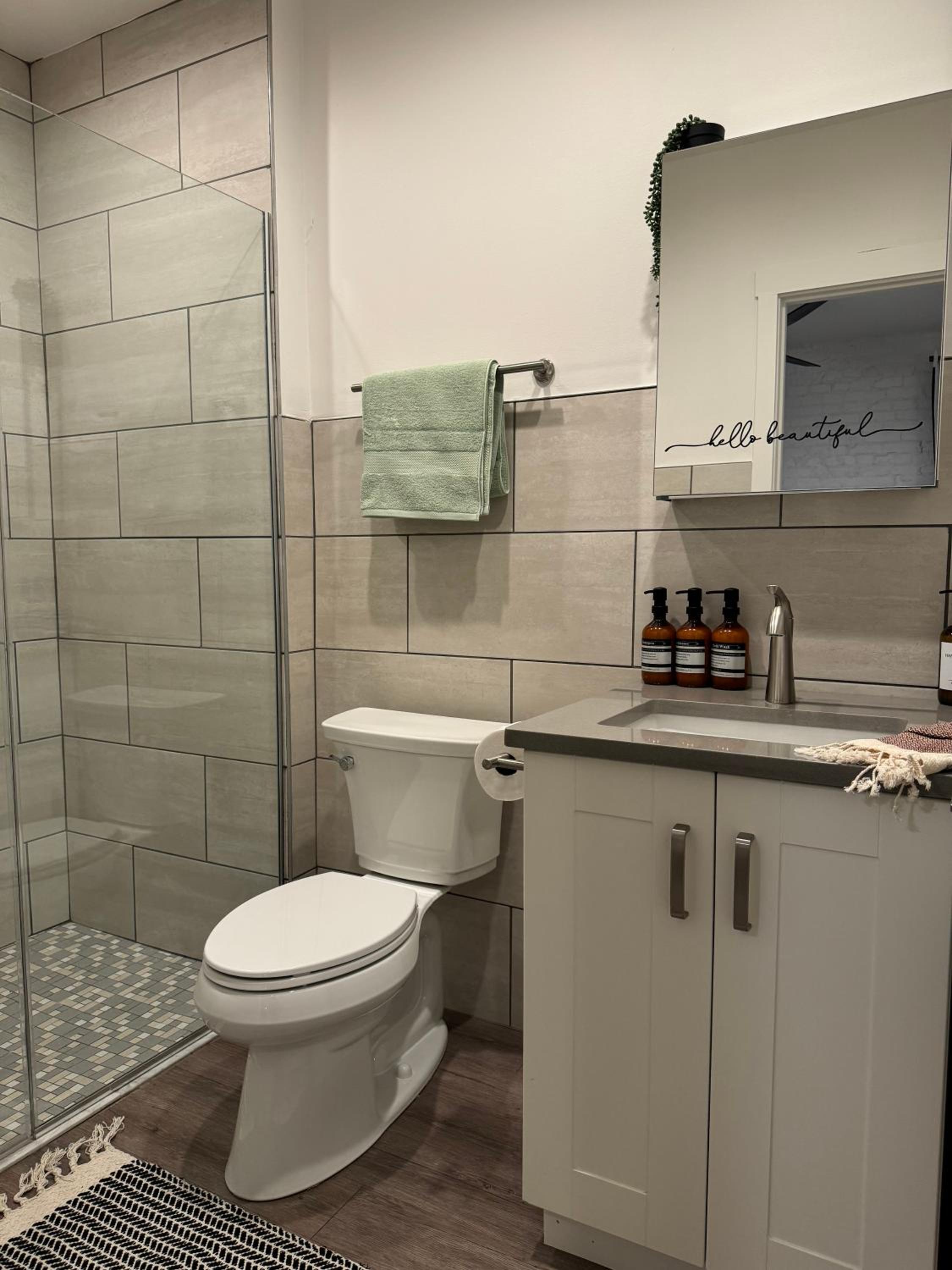 Jungle House Columbus Short North Downtown Free Parking - Walk to Convention Center & Nationwide Arena - 4BR Luxury Home - Sleeps 16 - Over 5,800 Five Star