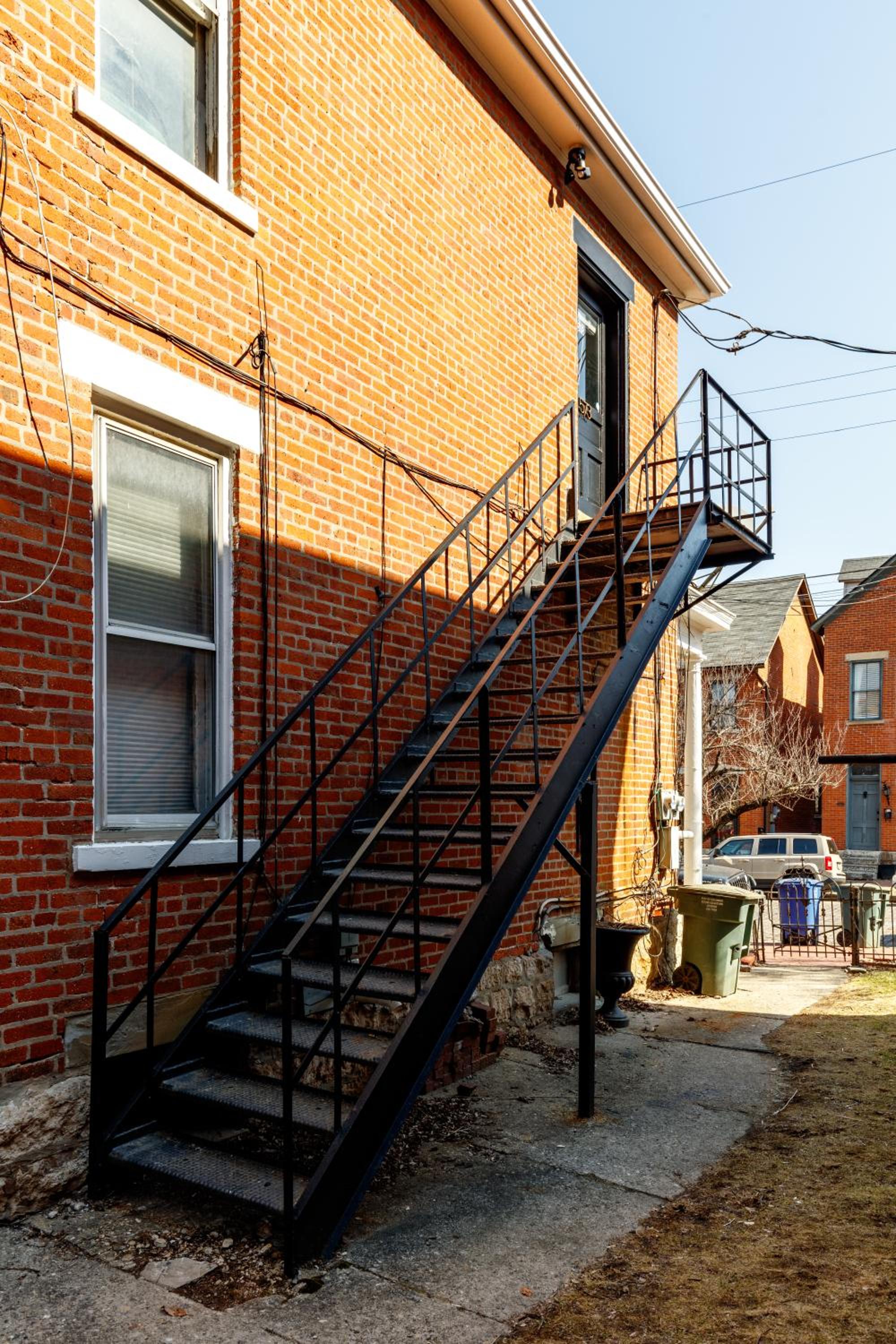Jungle House Columbus Sleep 16 Downtown Ohio Free Parking - Near Convention Center & Nationwide Arena - 4BR Luxury Home - Pet Friendly - Over 5,800 Five St
