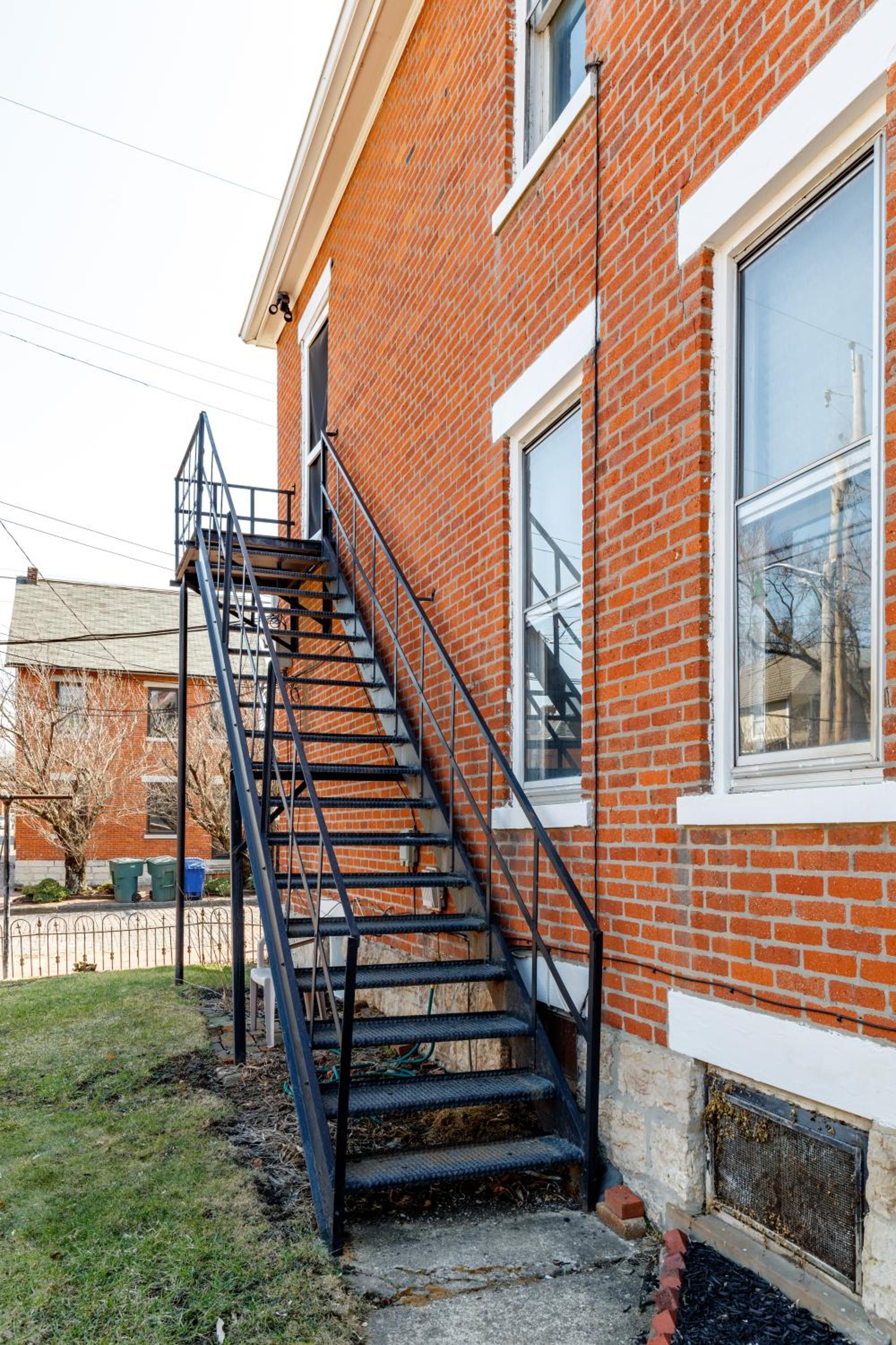 Jungle House Columbus Sleep 16 Downtown Ohio Free Parking - Near Convention Center & Nationwide Arena - 4BR Luxury Home - Pet Friendly - Over 5,800 Five St