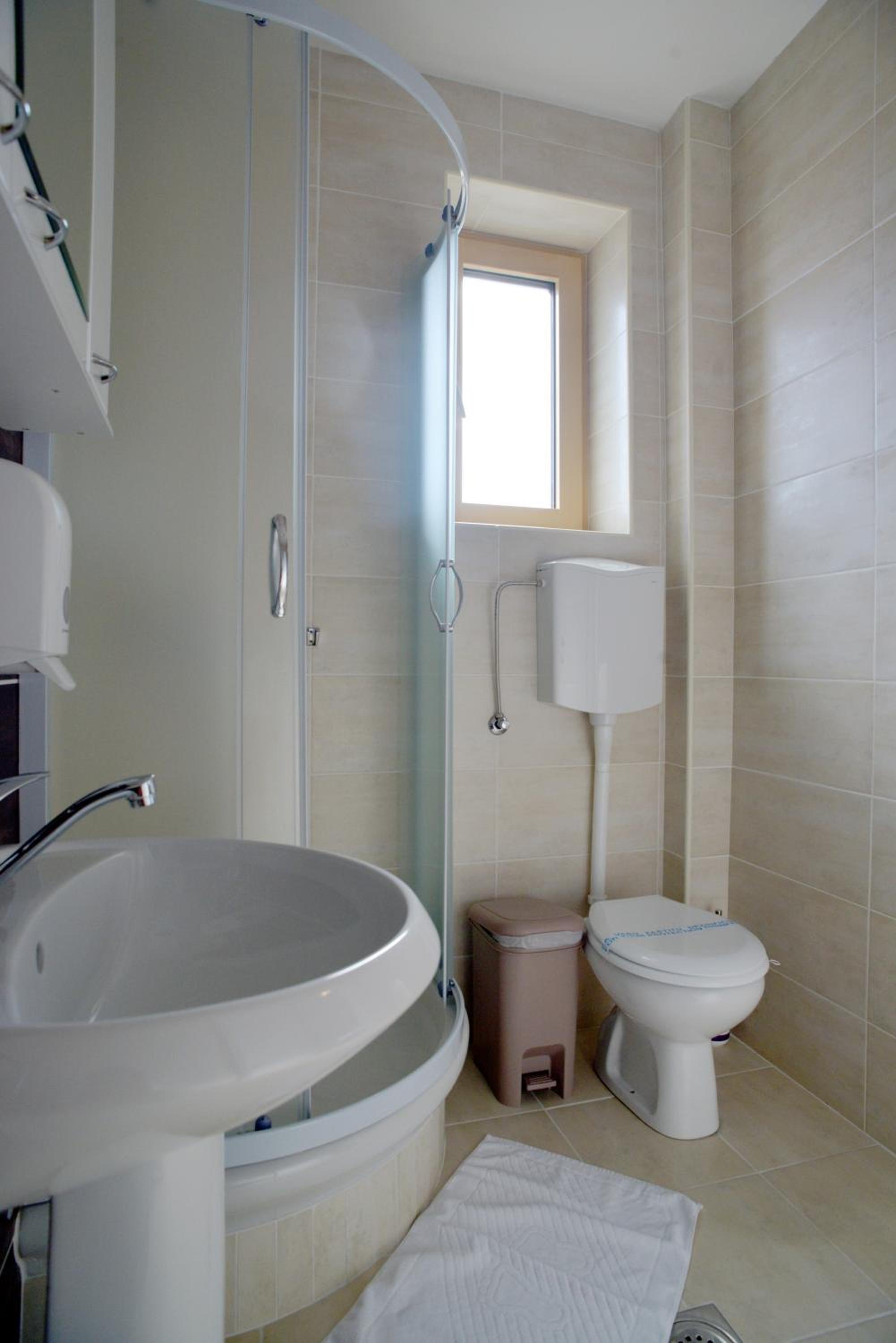 Lotos Rooms Nis Free Parking