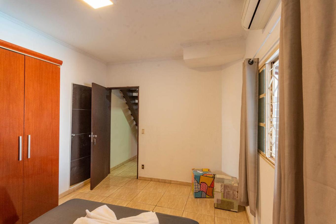 Casa com Piscina e Churrasqueira no Parque Fehr