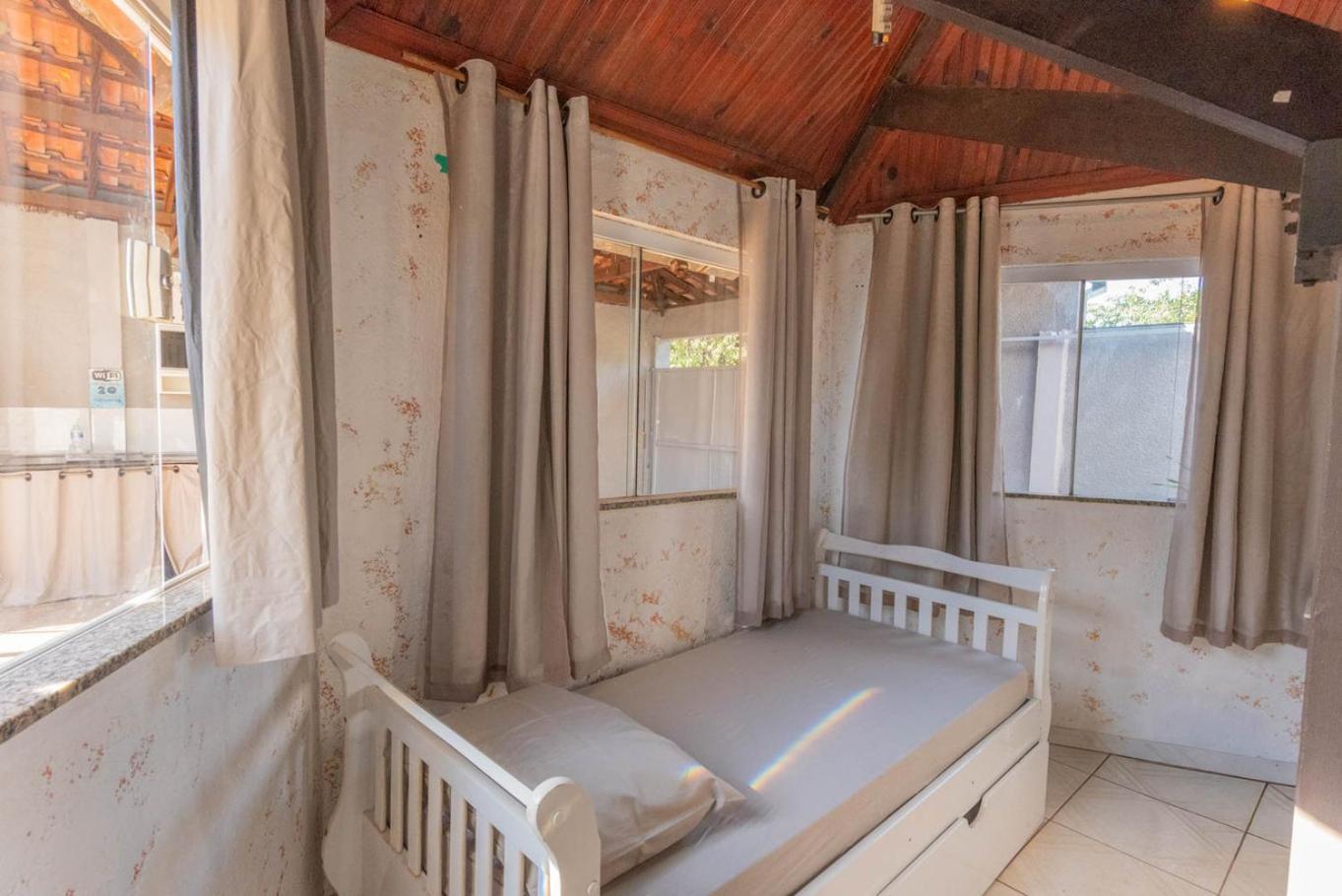 Casa com Piscina e Churrasqueira no Parque Fehr