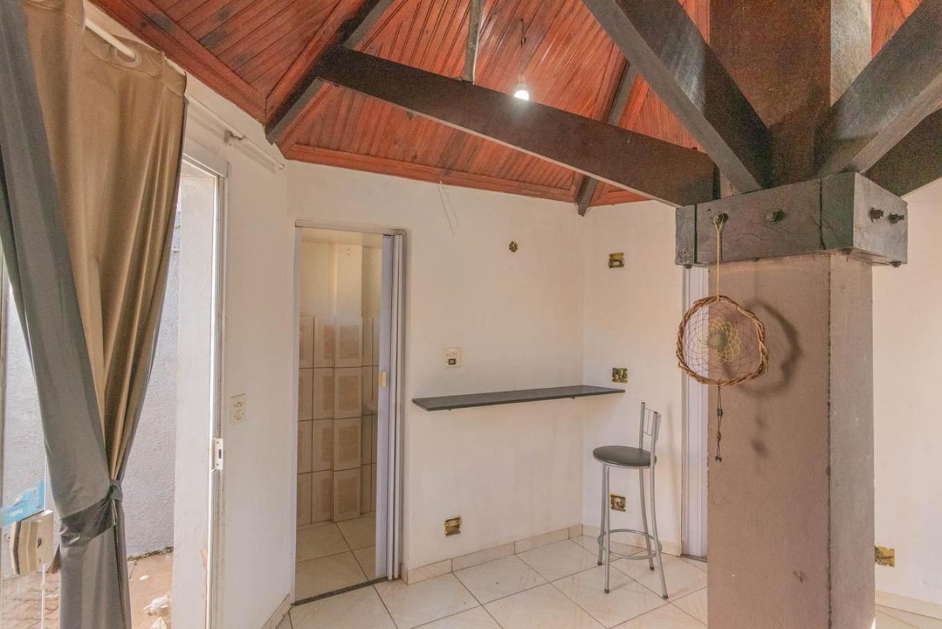 Casa com Piscina e Churrasqueira no Parque Fehr