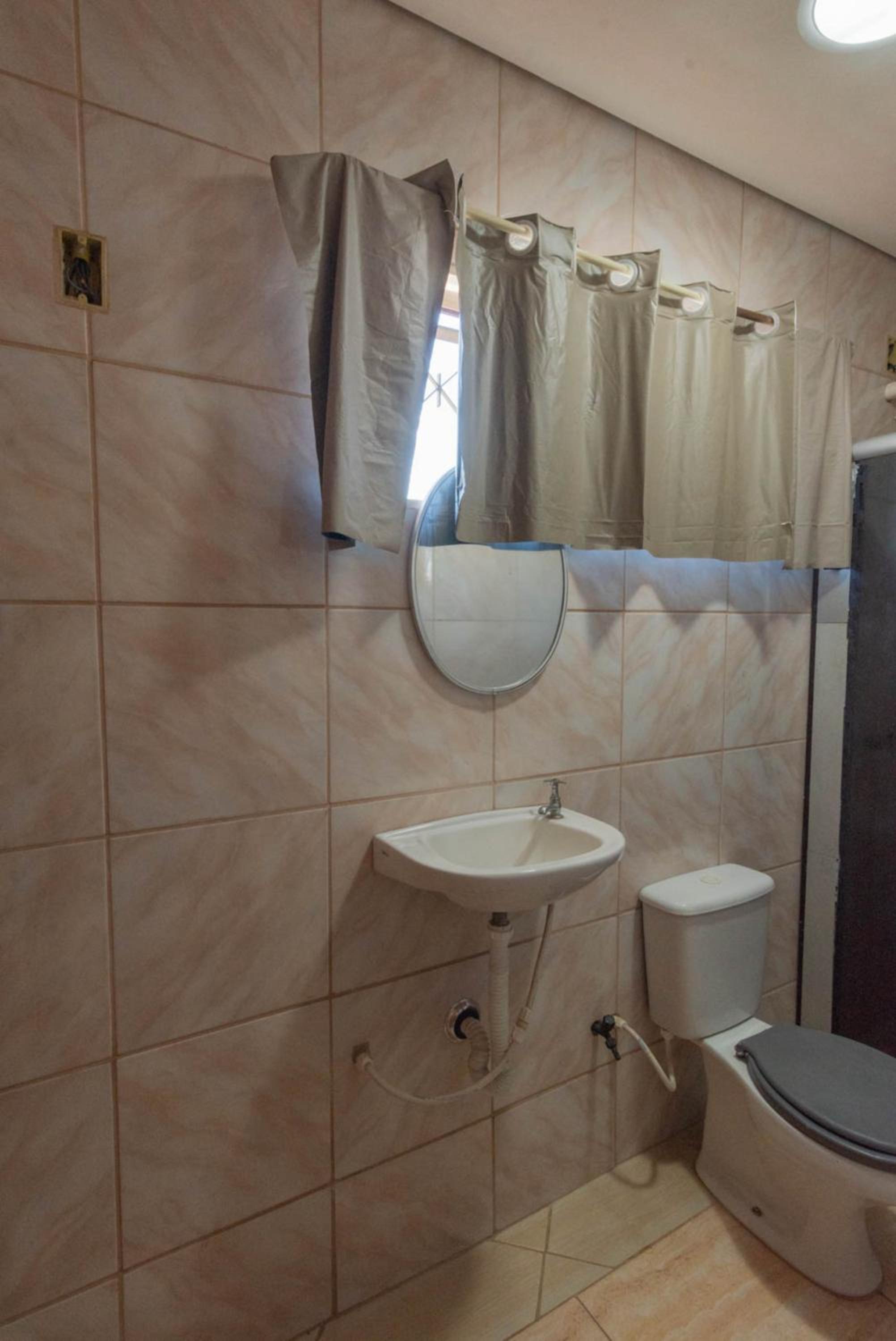 Casa com Piscina e Churrasqueira no Parque Fehr