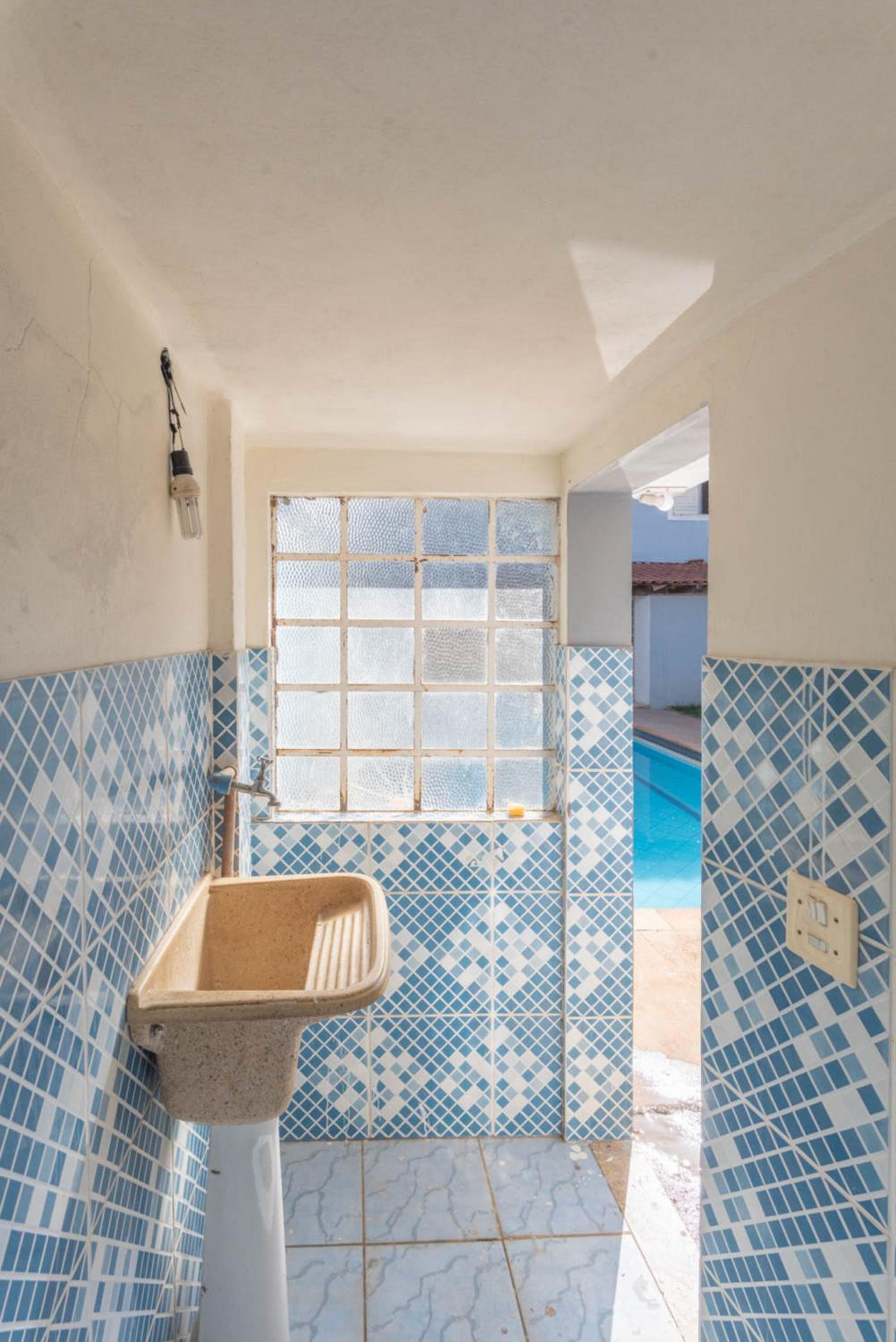 Casa com Piscina e Churrasqueira no Parque Fehr