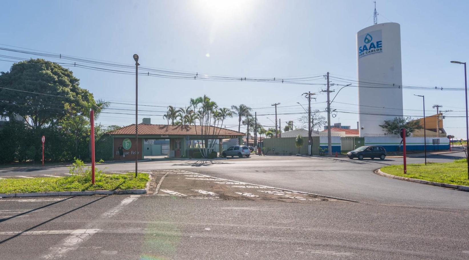 Casa com Piscina e Churrasqueira no Parque Fehr
