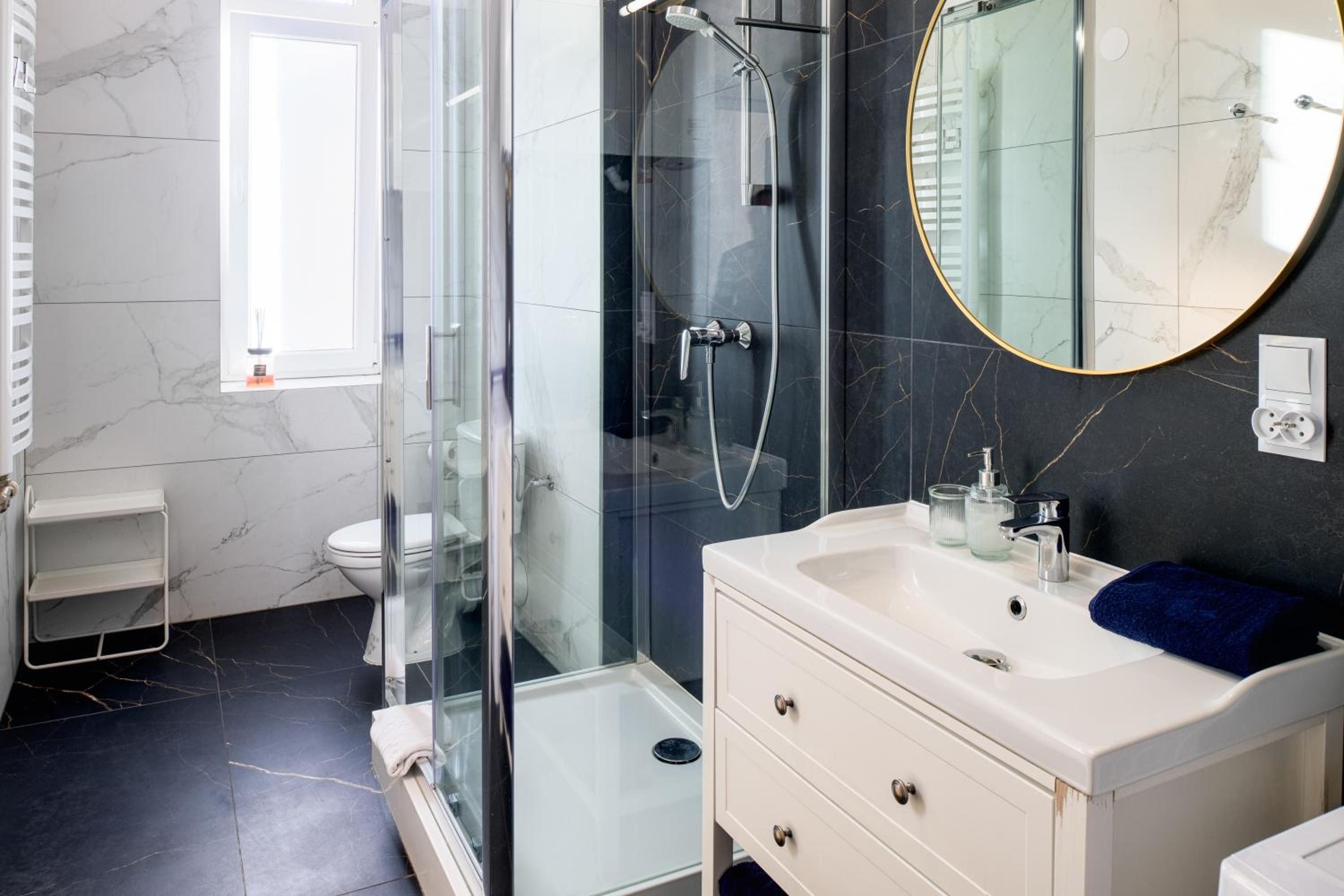 WAWELOVE Piłsudskiego - 3 bedroom apt. with balcony and free parking!