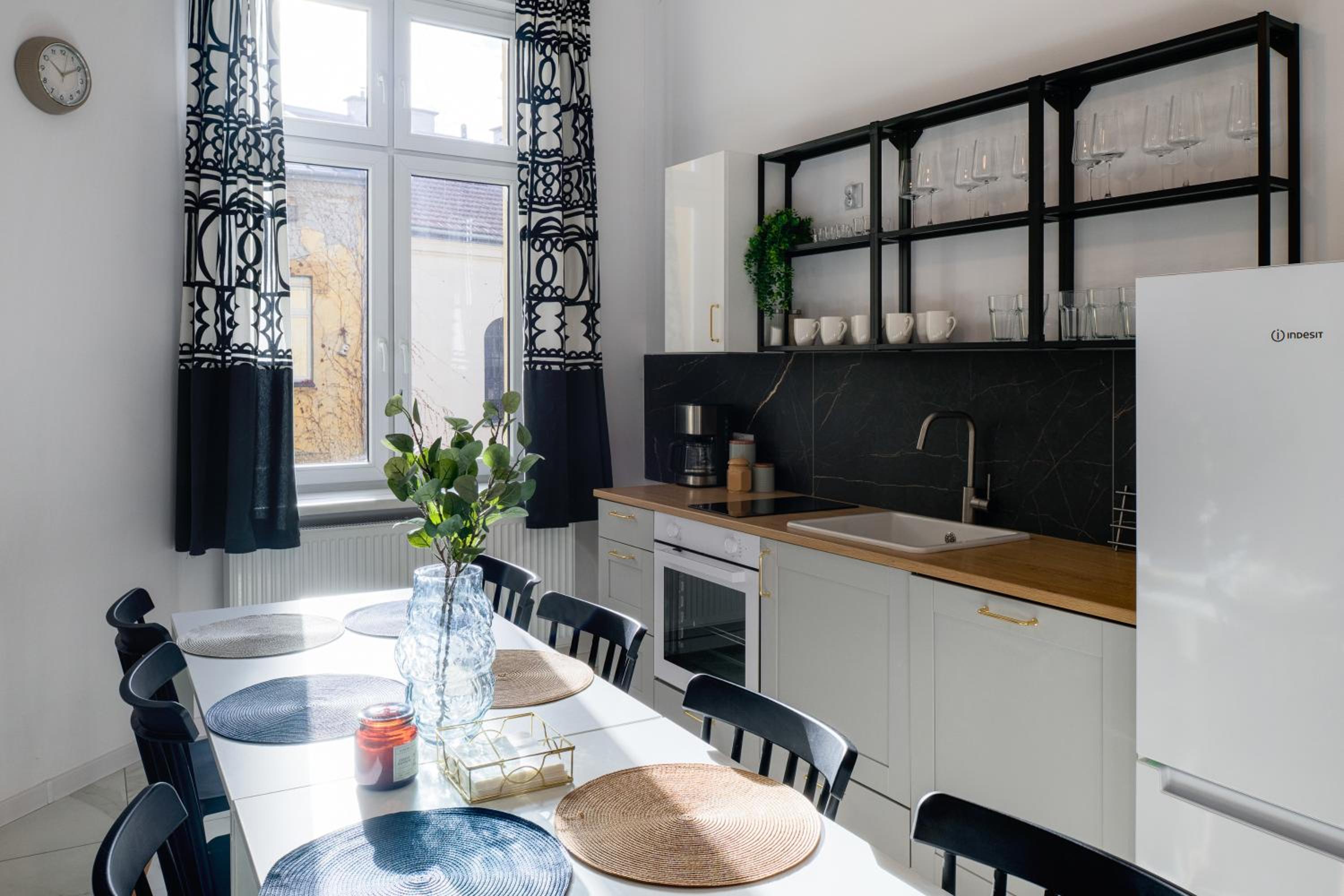 WAWELOVE Piłsudskiego - 3 bedroom apt. with balcony and free parking!