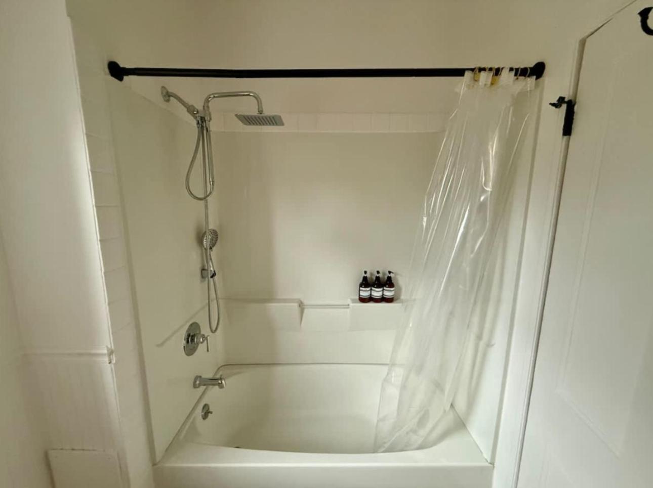 Jungle House Columbus Sleep 12 Downtown Ohio Free Parking - Near Convention Center & Nationwide Arena - 4BR Short North Luxury Home - Over 5,800 Five Star 