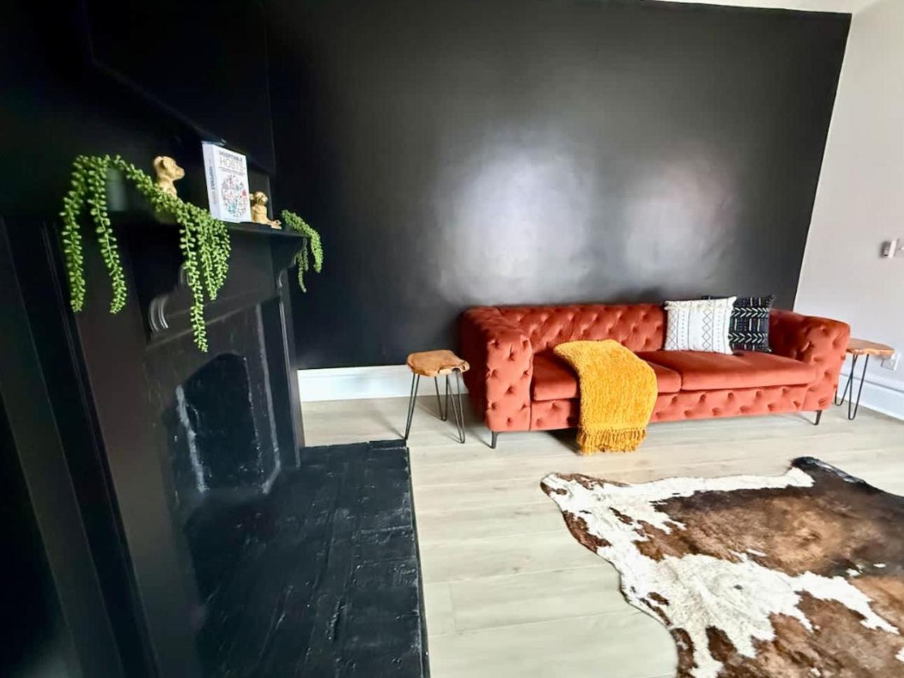 Jungle House Columbus Sleep 12 Downtown Ohio Free Parking - Near Convention Center & Nationwide Arena - 4BR Short North Luxury Home - Over 5,800 Five Star 