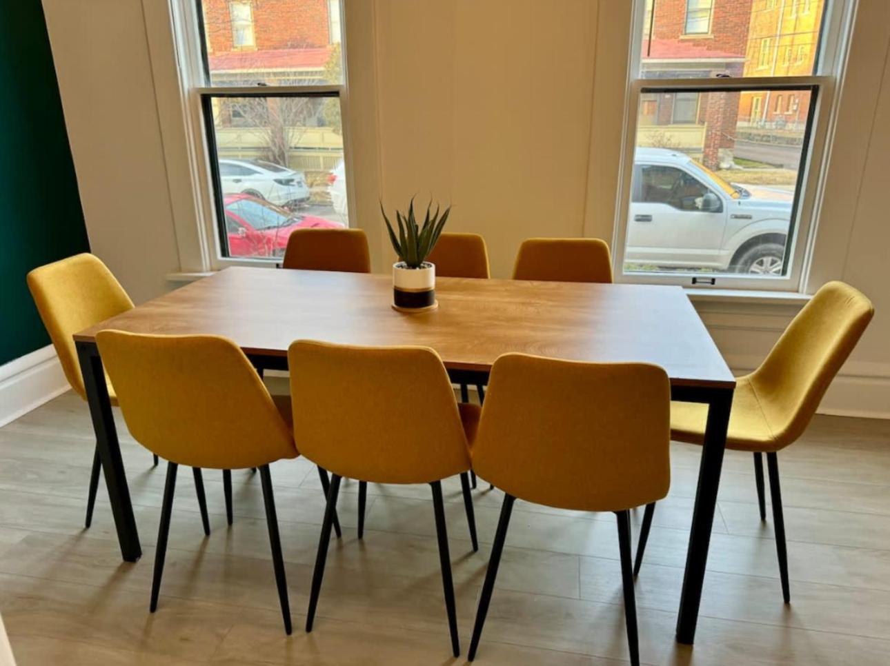 Jungle House Columbus Sleep 12 Downtown Ohio Free Parking - Near Convention Center & Nationwide Arena - 4BR Short North Luxury Home - Over 5,800 Five Star 