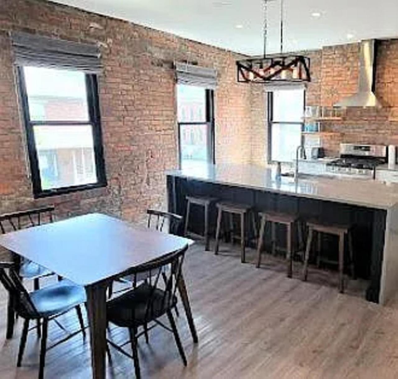 Jungle House Columbus Downtown Free Parking Sleeps 8 - Steps to Convention Center & Nationwide Arena - 2BR Short North Luxury Home - Over 5,800 Five Star S