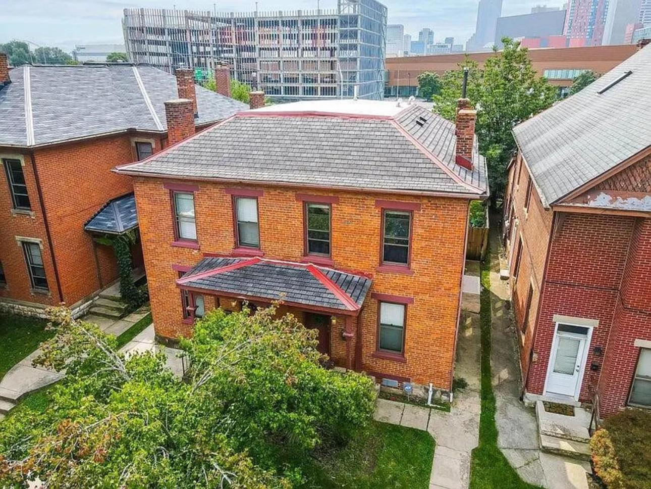 Jungle House Columbus Downtown Free Parking Sleeps 8 - Steps to Convention Center & Nationwide Arena - 2BR Short North Luxury Home - Over 5,800 Five Star S