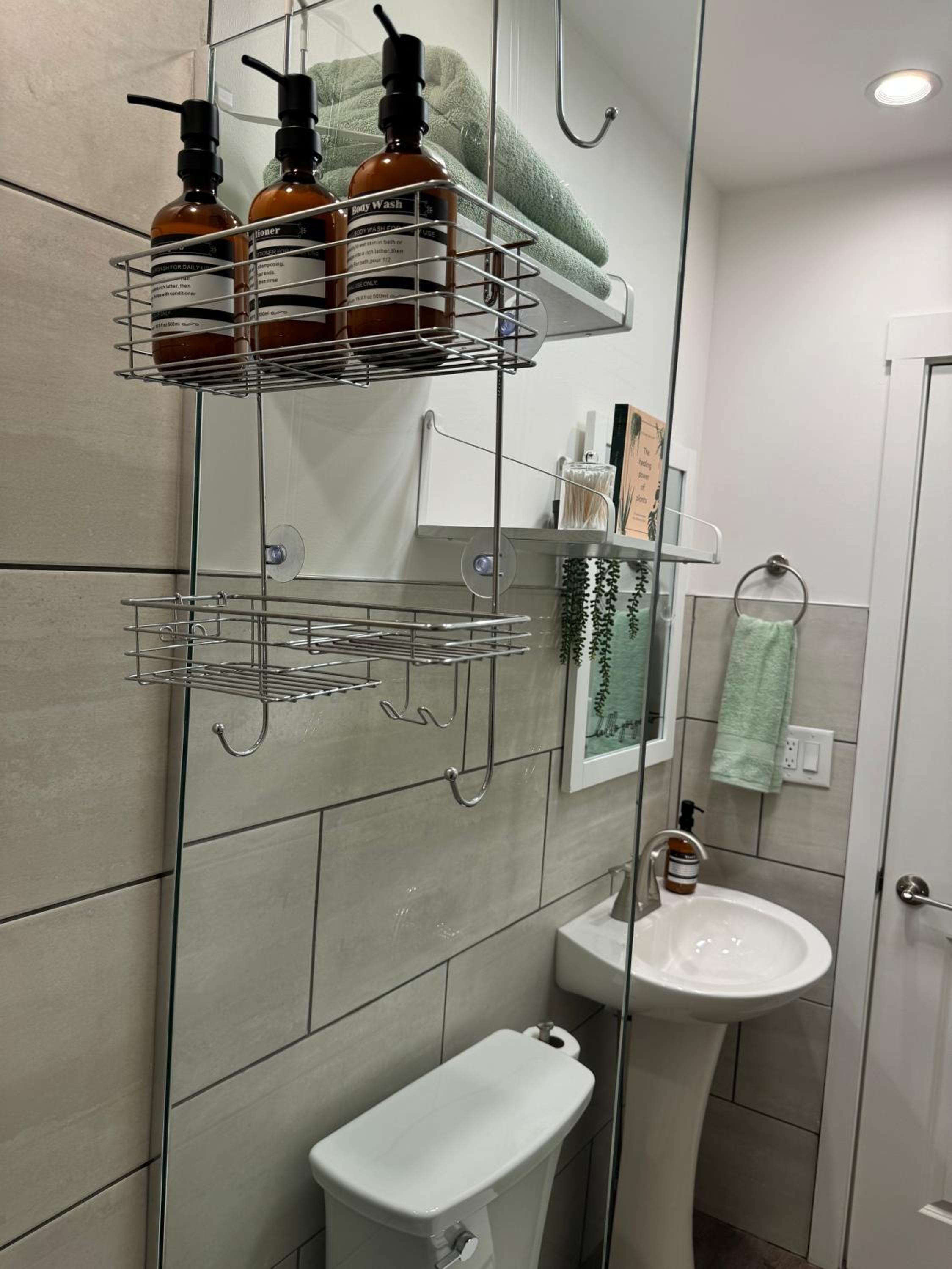 Jungle House Columbus Downtown Free Parking Sleeps 8 - Steps to Convention Center & Nationwide Arena - 2BR Short North Luxury Home - Over 5,800 Five Star S