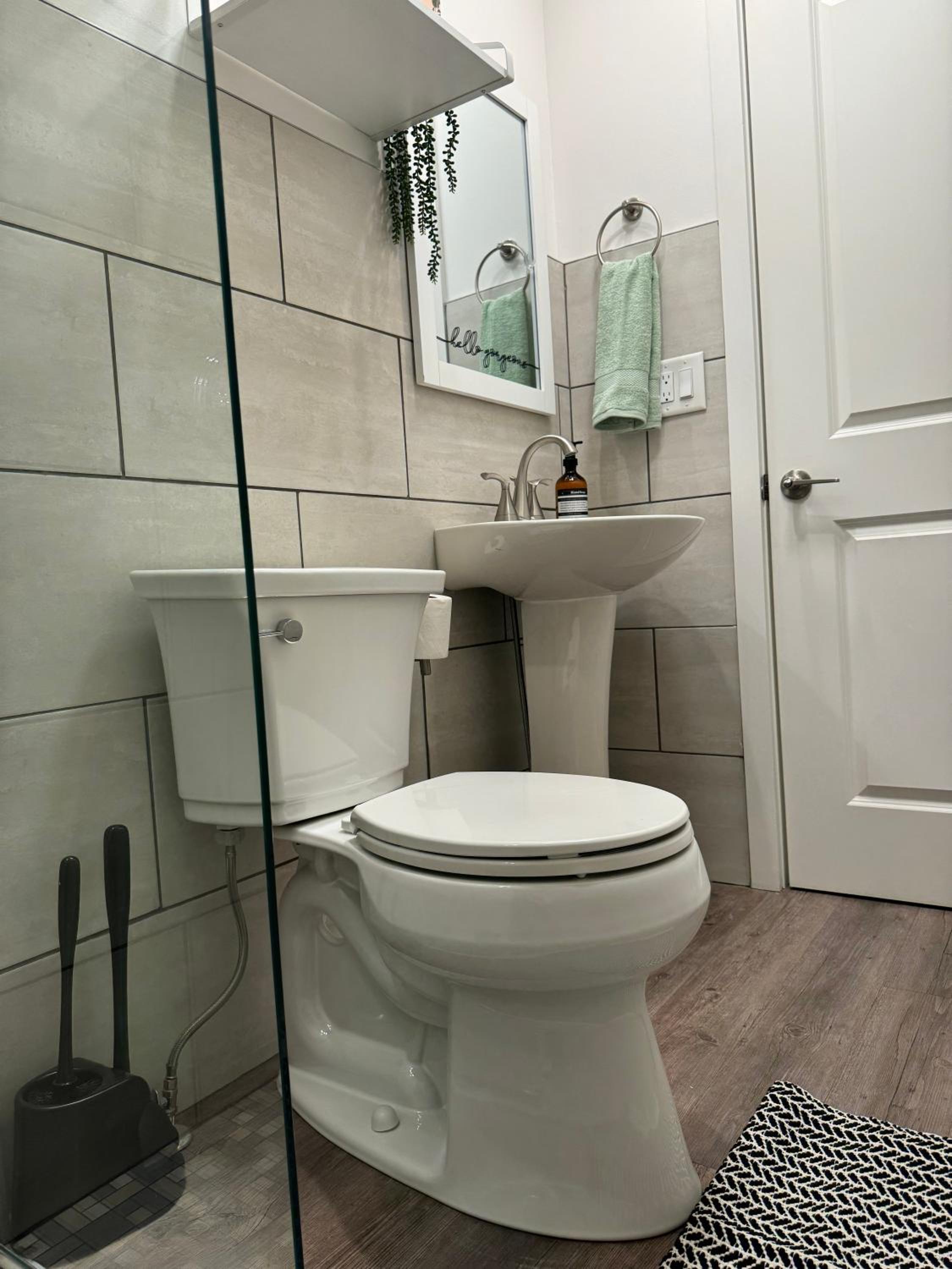 Jungle House Columbus Downtown Free Parking Sleeps 8 - Steps to Convention Center & Nationwide Arena - 2BR Short North Luxury Home - Over 5,800 Five Star S
