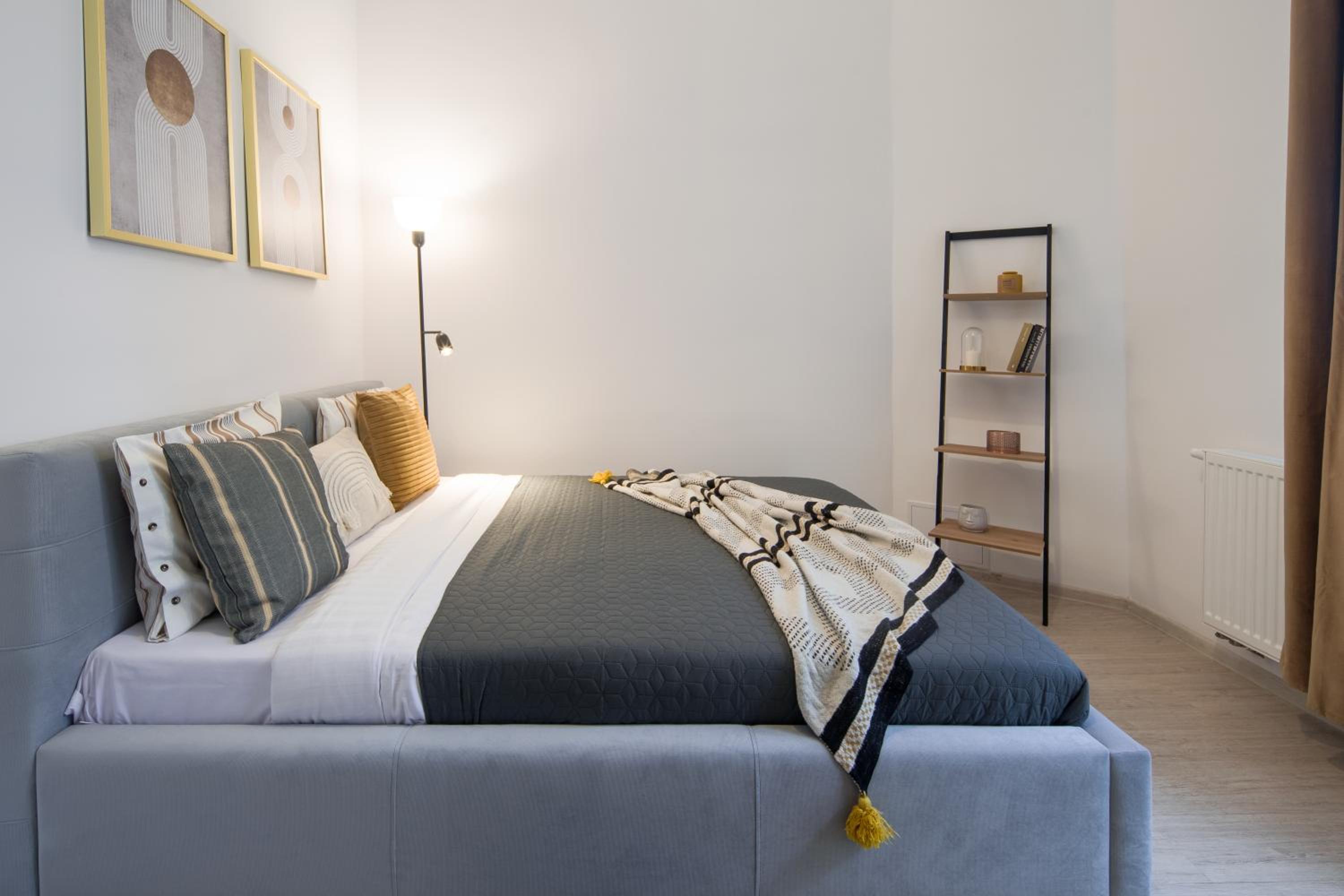 WAWELOVE Piłsudskiego - 3 bedroom apt. with balcony and free parking!
