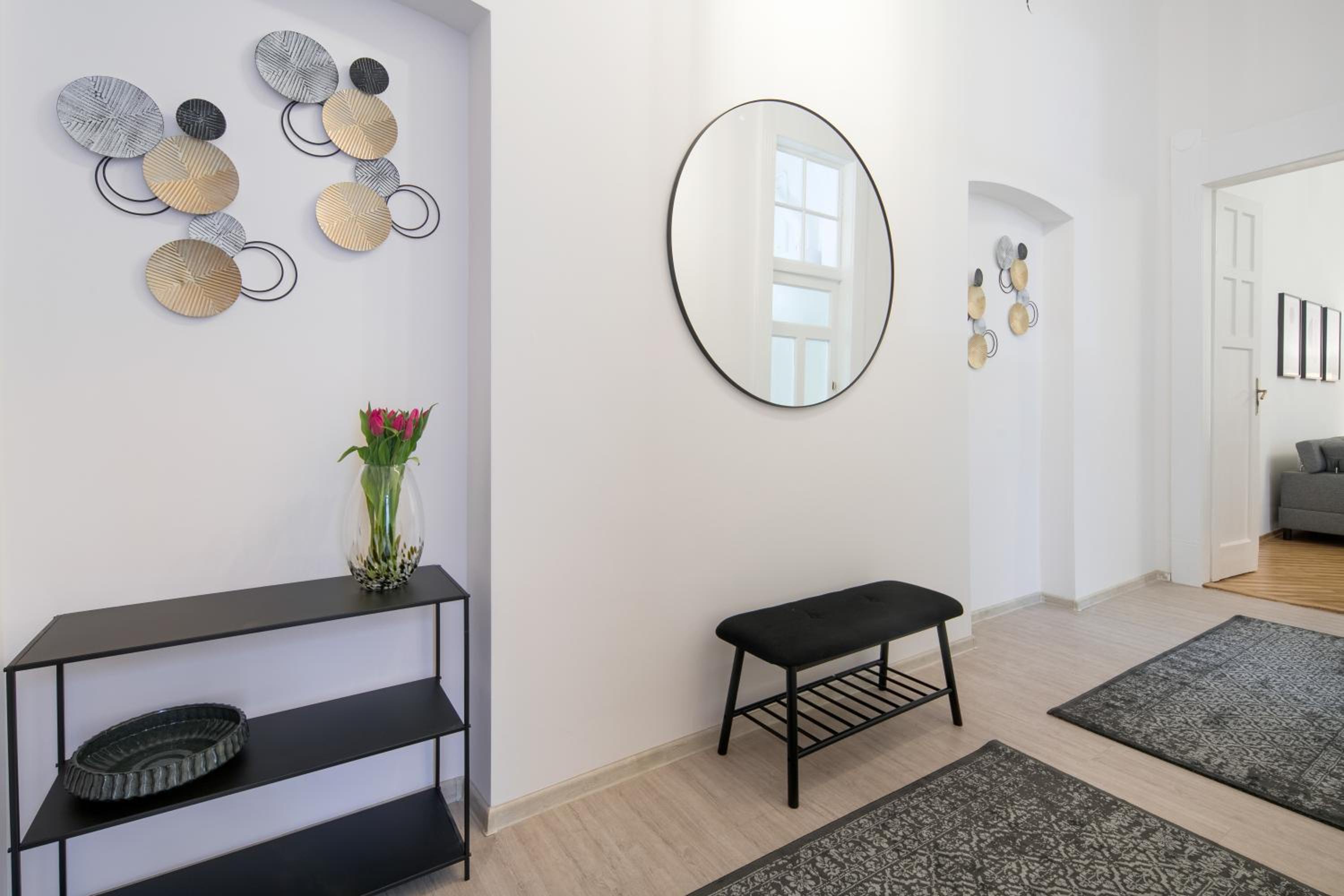 WAWELOVE Piłsudskiego - 3 bedroom apt. with balcony and free parking!