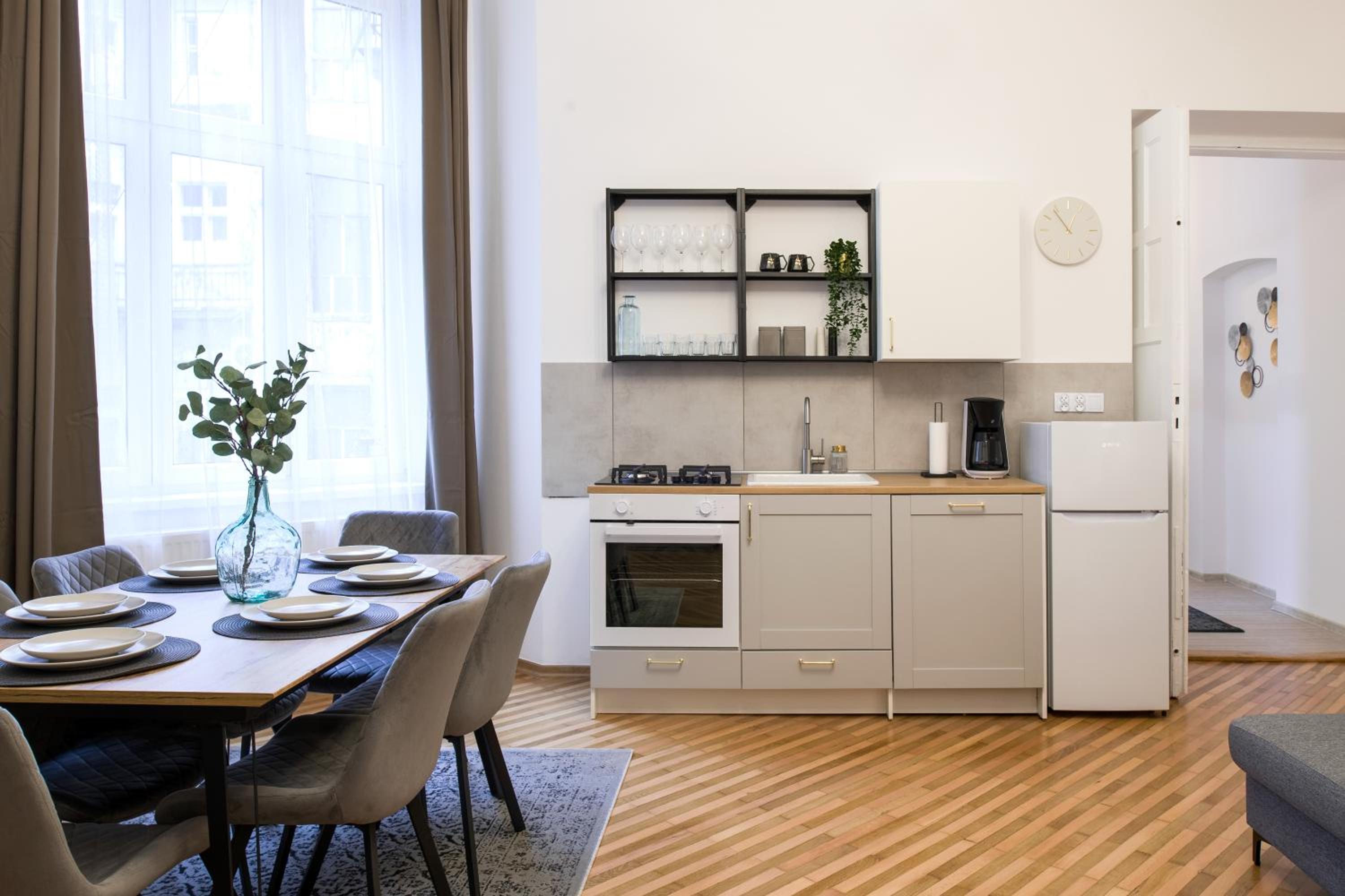 WAWELOVE Piłsudskiego - 3 bedroom apt. with balcony and free parking!