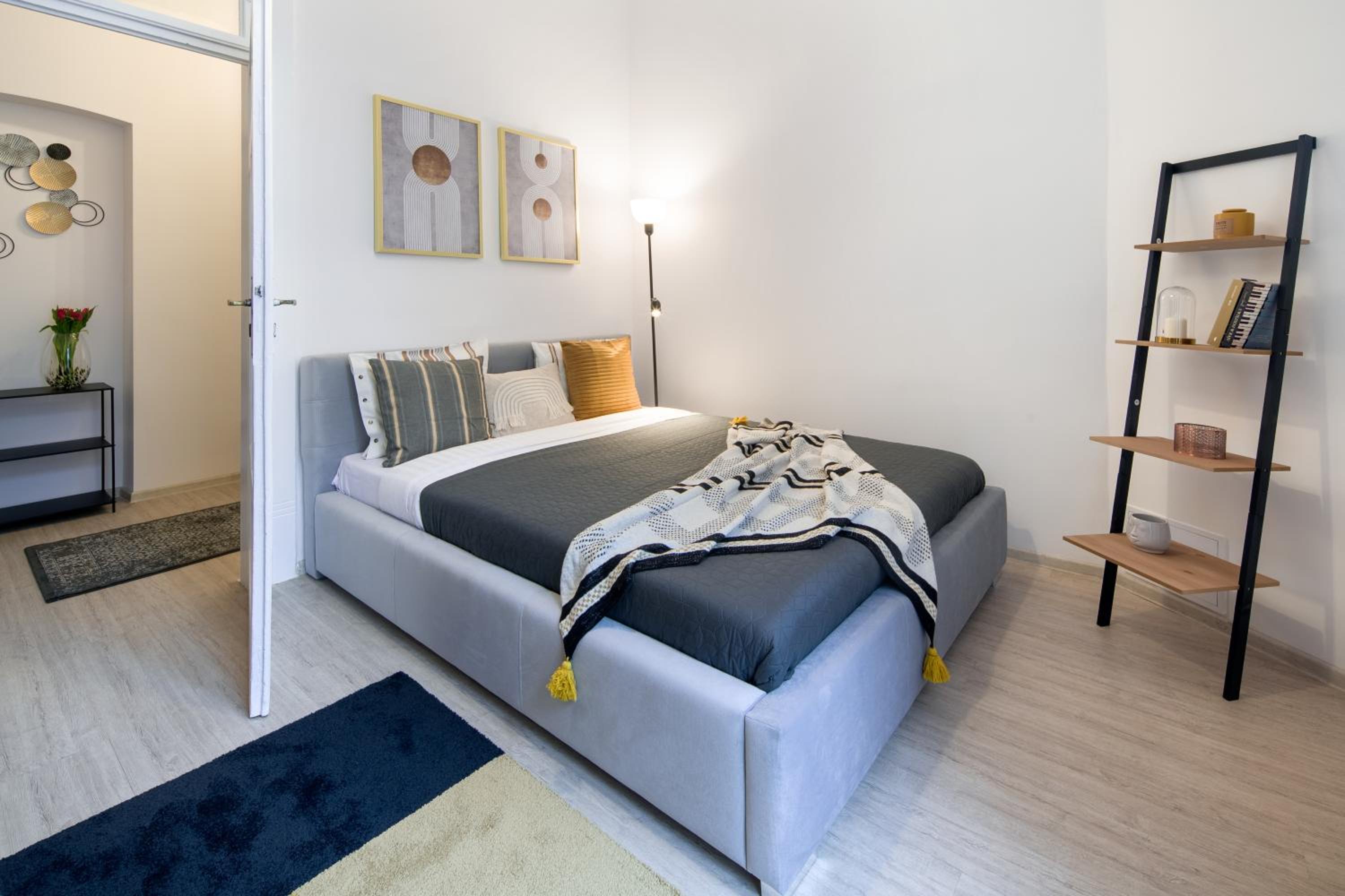 WAWELOVE Piłsudskiego - 3 bedroom apt. with balcony and free parking!