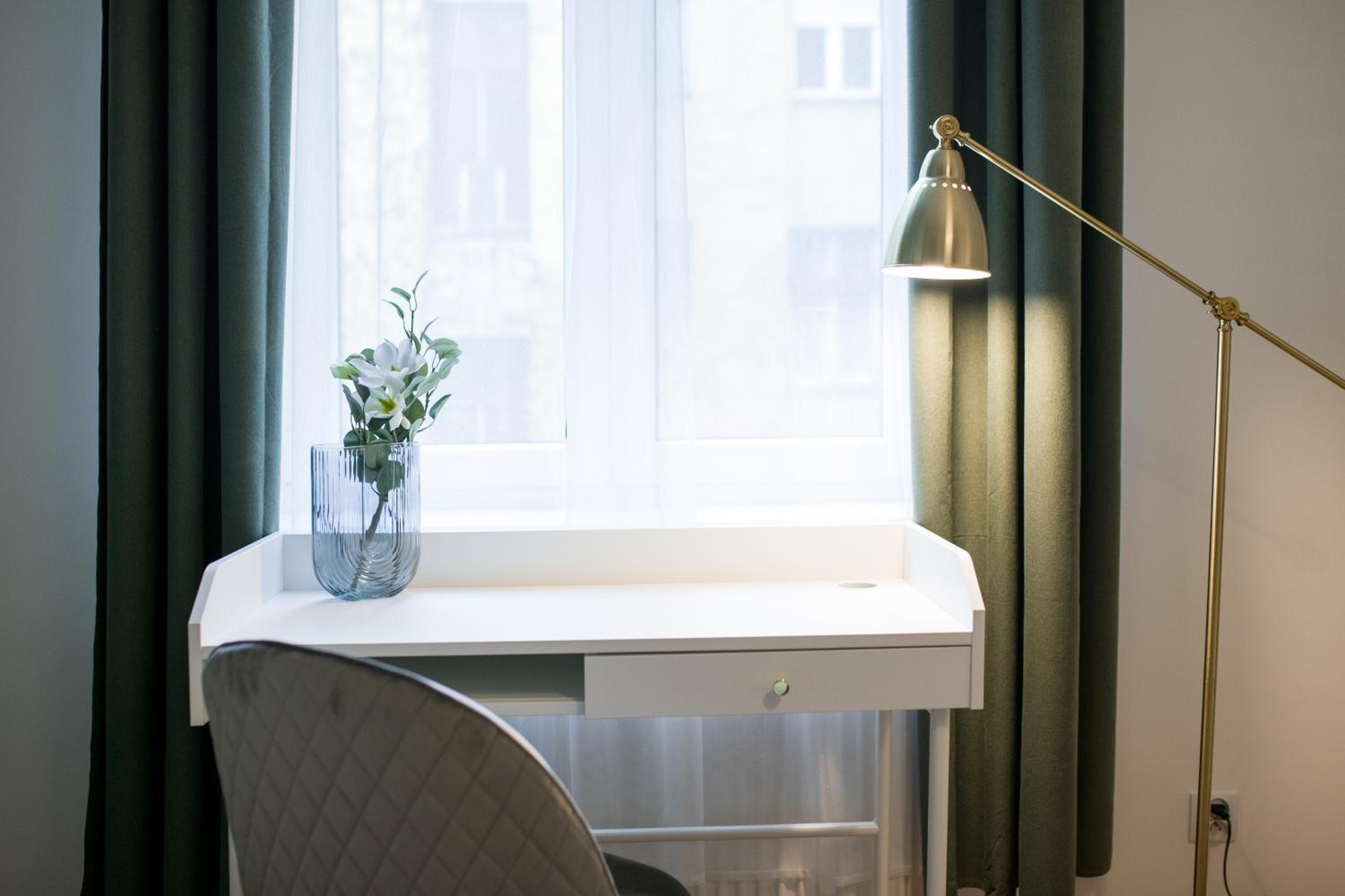 WAWELOVE Piłsudskiego - 3 bedroom apt. with balcony and free parking!
