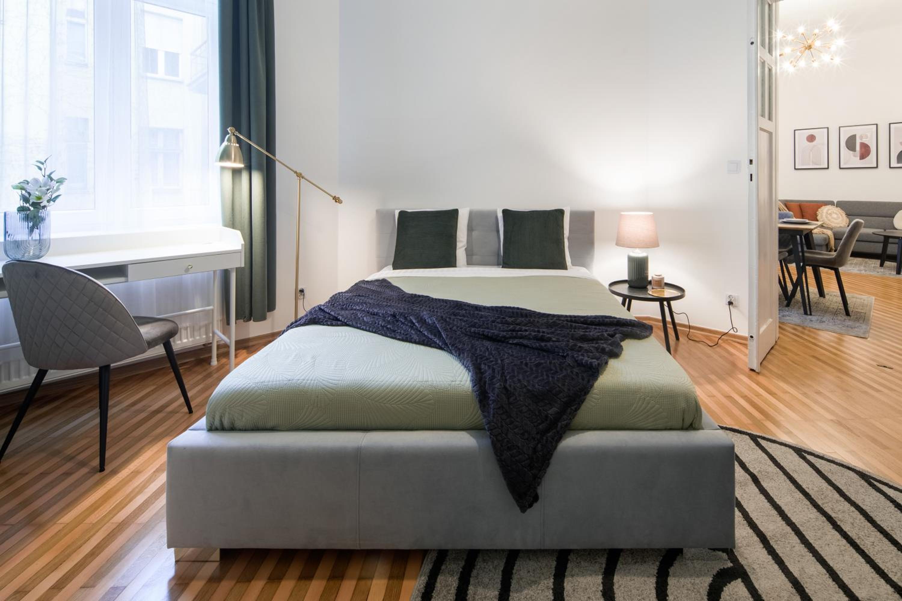 WAWELOVE Piłsudskiego - 3 bedroom apt. with balcony and free parking!