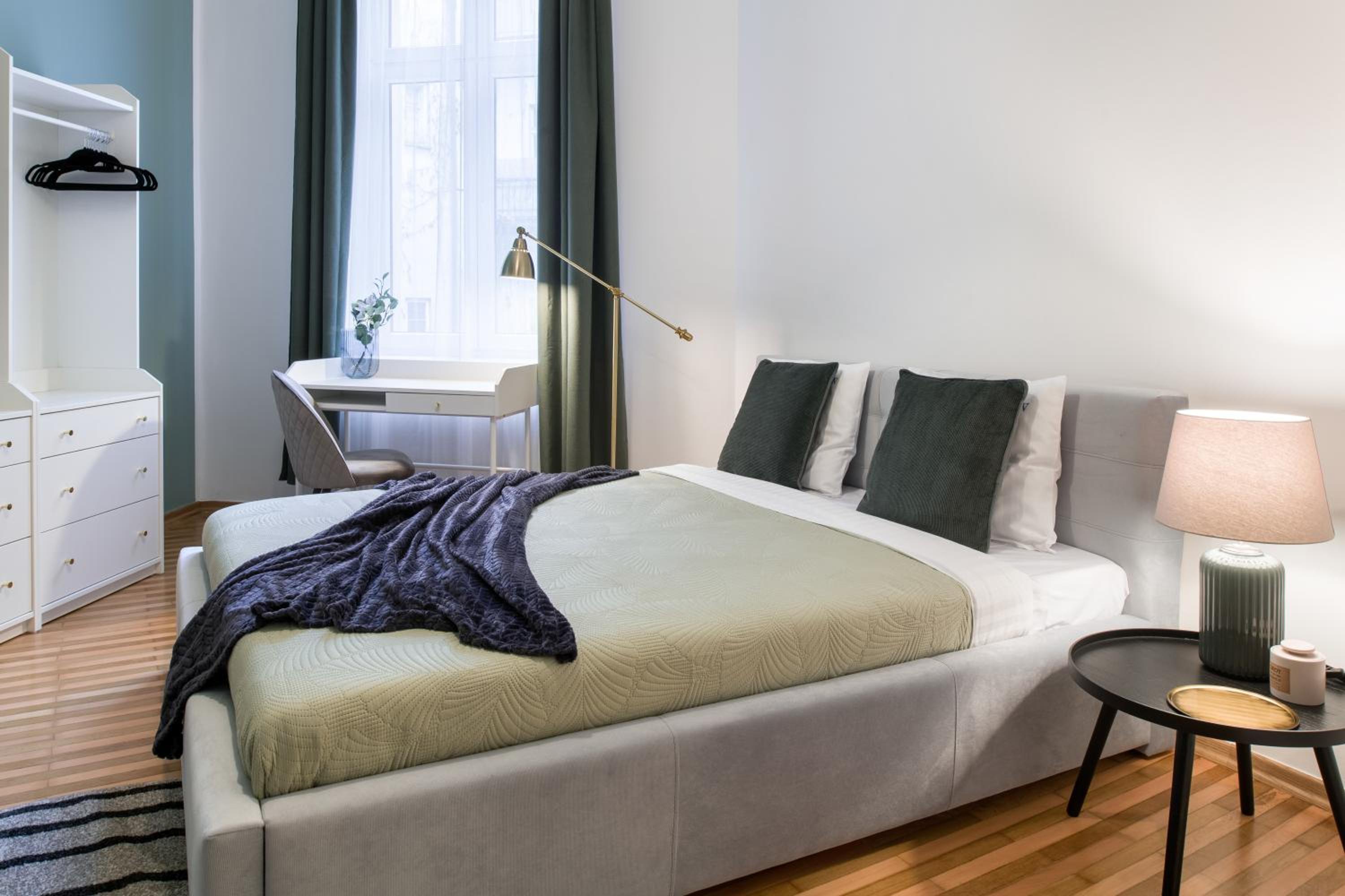 WAWELOVE Piłsudskiego - 3 bedroom apt. with balcony and free parking!