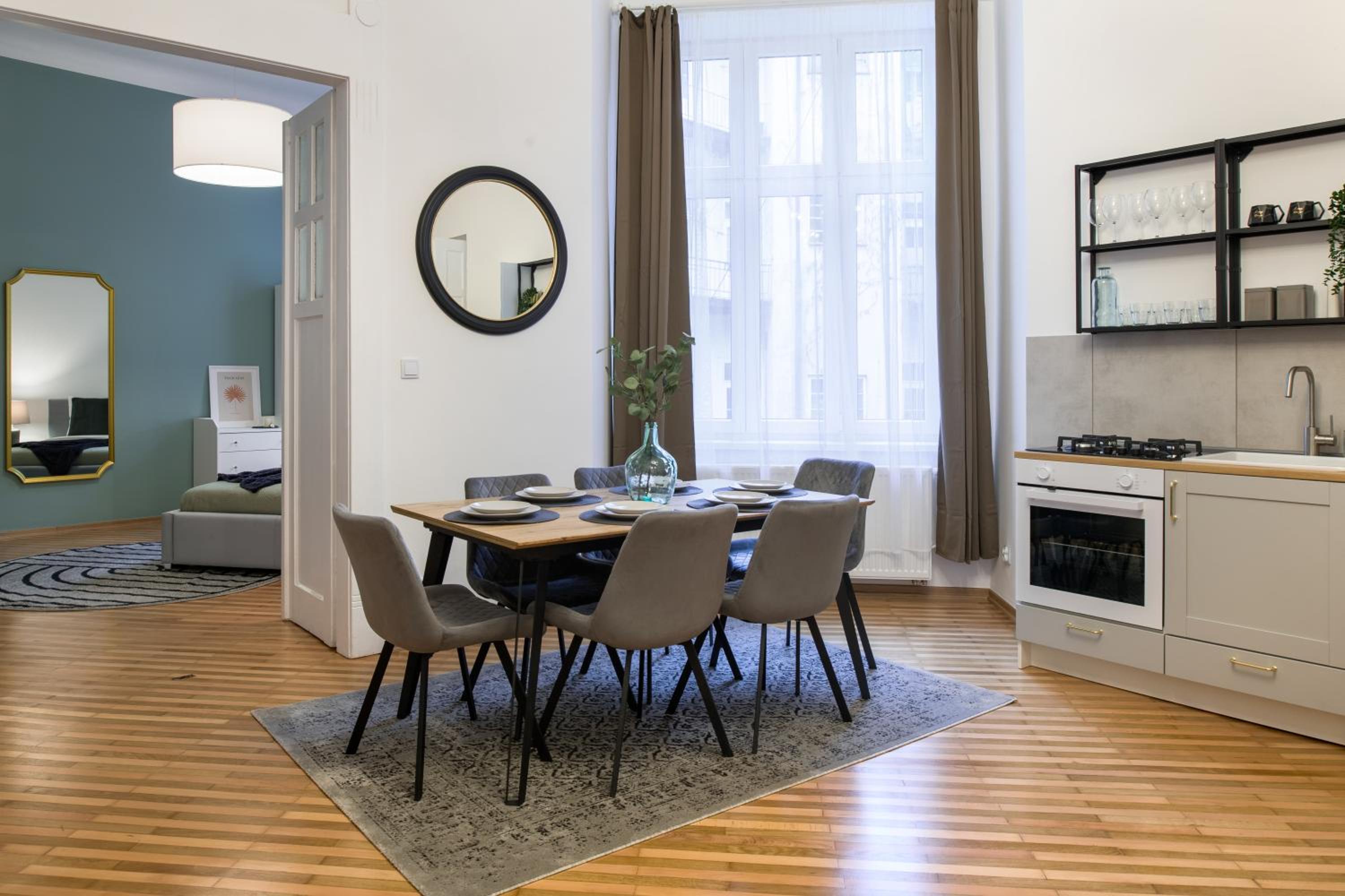 WAWELOVE Piłsudskiego - 3 bedroom apt. with balcony and free parking!