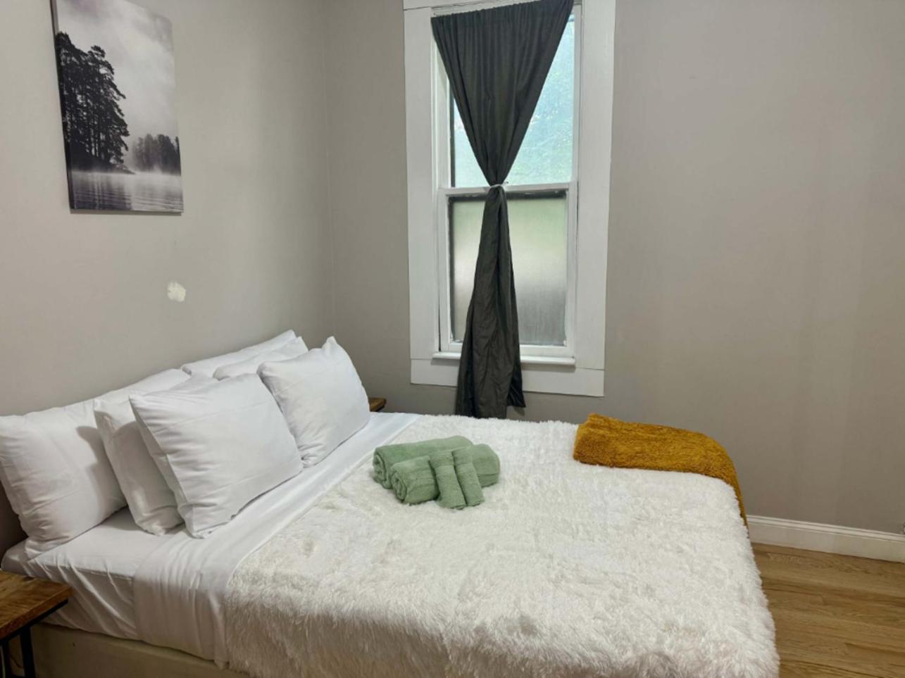 Jungle House Columbus Downtown Free Parking Sleeps 8 - Near Convention Center & Nationwide Arena - 2BR Short North Luxury Home - Over 5,800 Five Star Stays