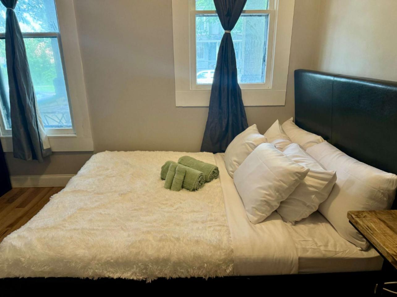Jungle House Columbus Downtown Free Parking Sleeps 8 - Near Convention Center & Nationwide Arena - 2BR Short North Luxury Home - Over 5,800 Five Star Stays