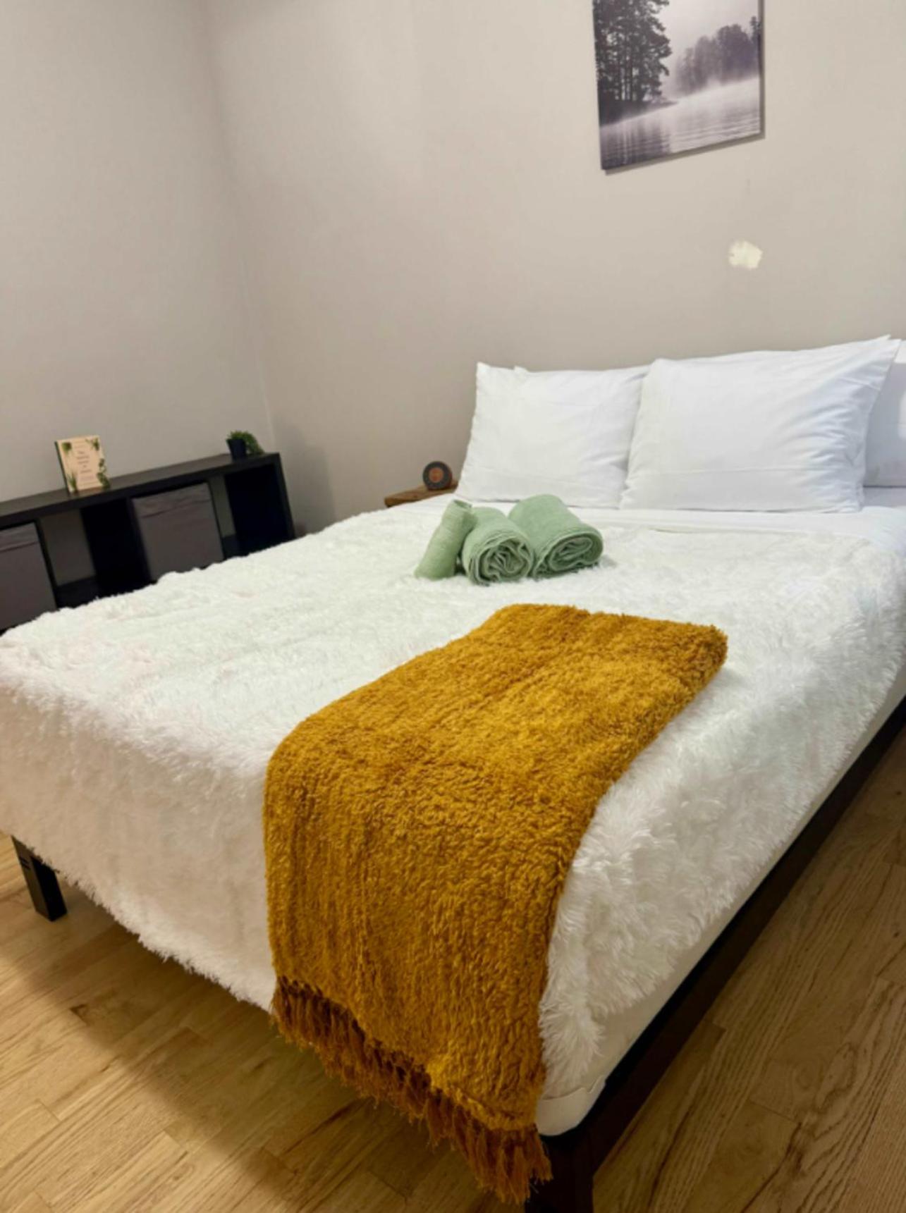 Jungle House Columbus Downtown Free Parking Sleeps 8 - Near Convention Center & Nationwide Arena - 2BR Short North Luxury Home - Over 5,800 Five Star Stays