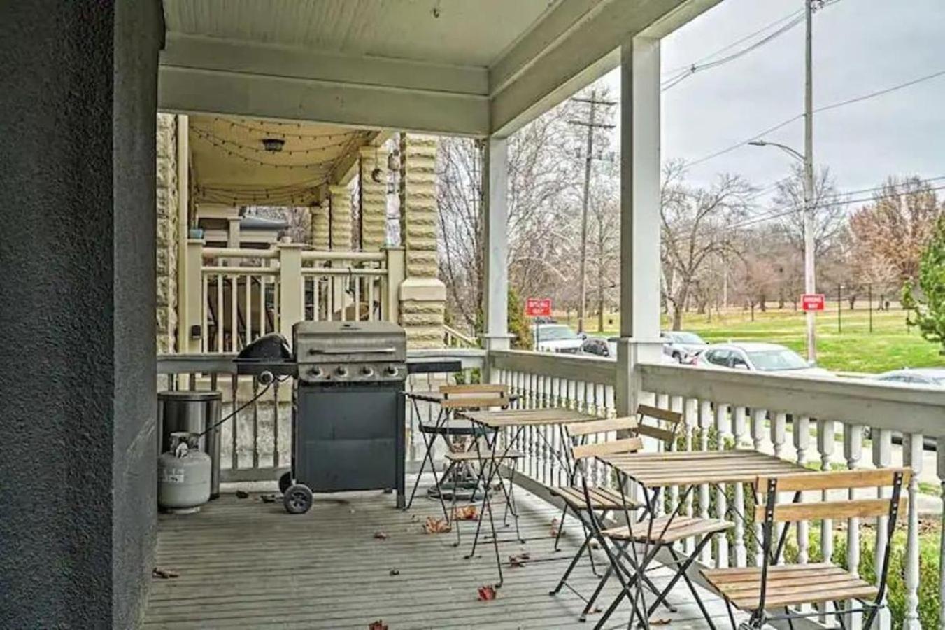 Jungle House Columbus Sleep 12 Downtown Ohio Free Parking - Steps to Convention Center & Nationwide Arena - 2BR Short North Luxury Home - Over 5,800 Five S