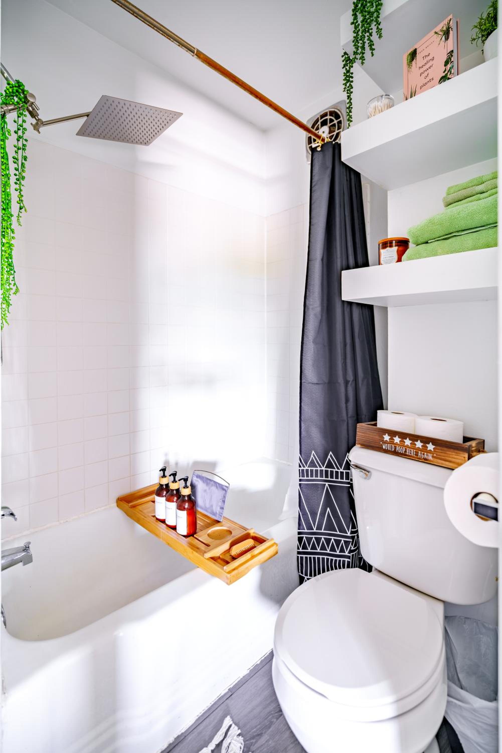 Jungle House Columbus Sleep 12 Downtown Ohio Free Parking - Steps to Convention Center & Nationwide Arena - 2BR Short North Luxury Home - Over 5,800 Five S