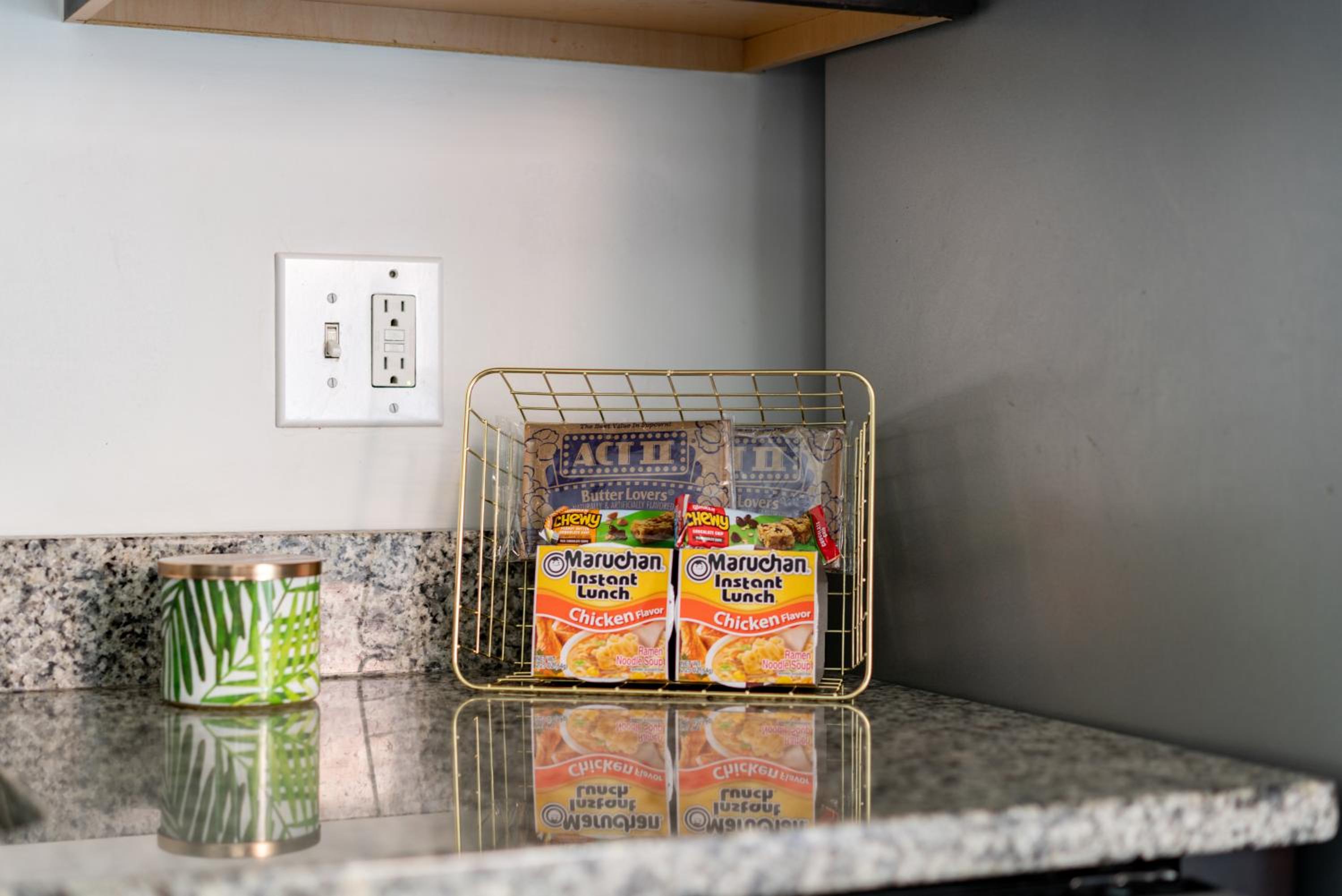 Jungle House Columbus Sleep 12 Downtown Ohio Free Parking - Steps to Convention Center & Nationwide Arena - 2BR Short North Luxury Home - Over 5,800 Five S