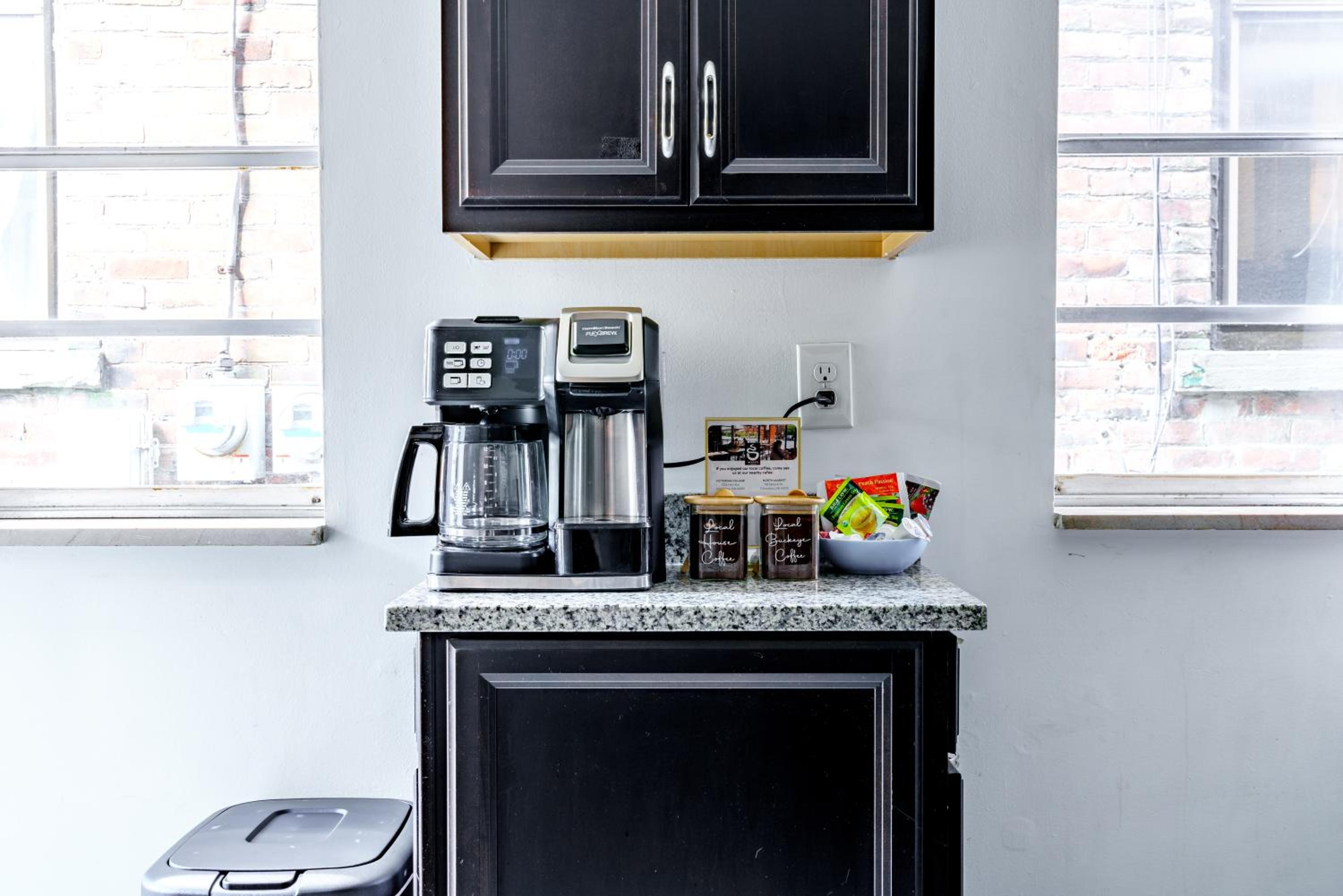 Jungle House Columbus Sleep 12 Downtown Ohio Free Parking - Steps to Convention Center & Nationwide Arena - 2BR Short North Luxury Home - Over 5,800 Five S