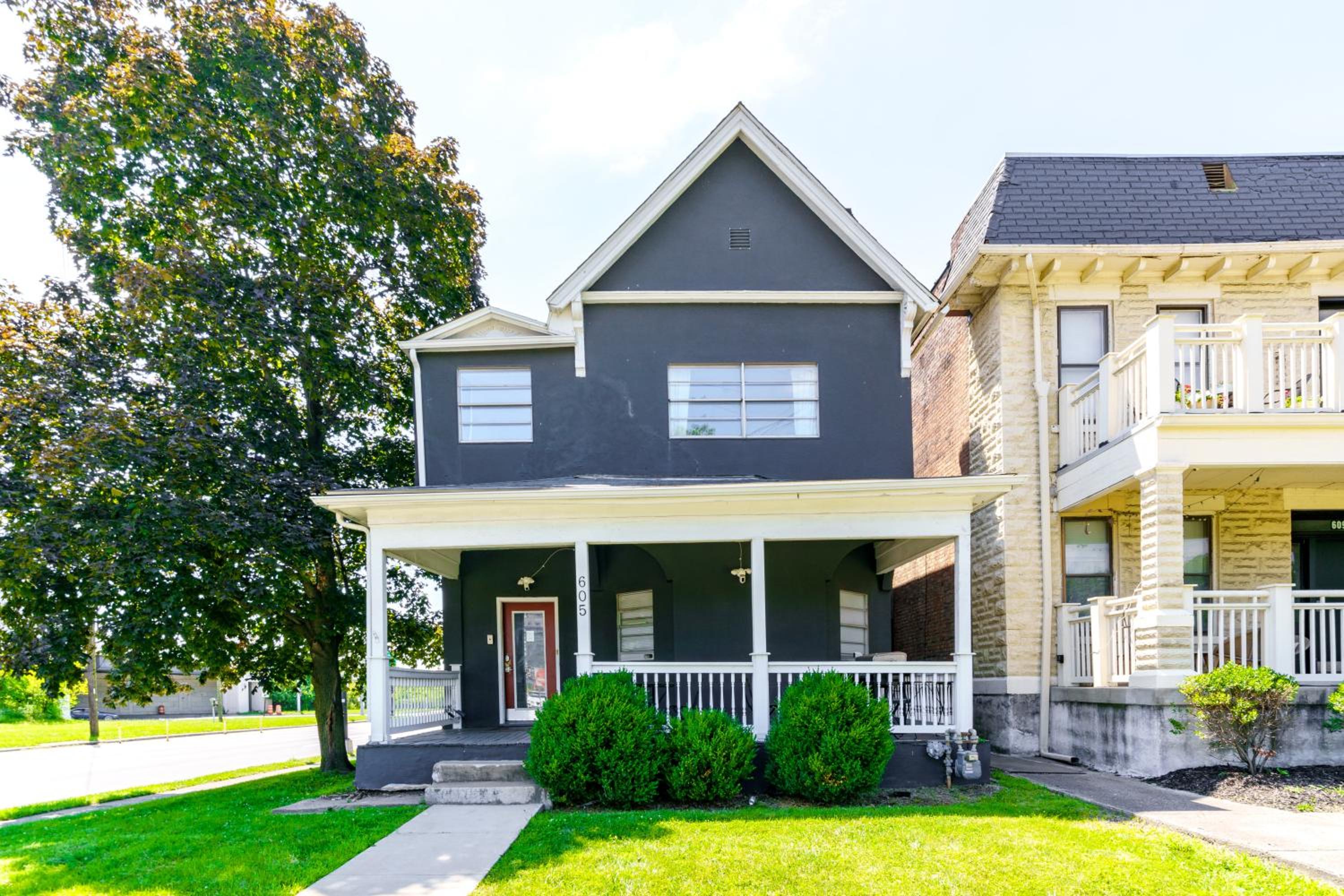 Jungle House Columbus Sleep 12 Downtown Ohio Free Parking - Steps to Convention Center & Nationwide Arena - 2BR Short North Luxury Home - Over 5,800 Five S