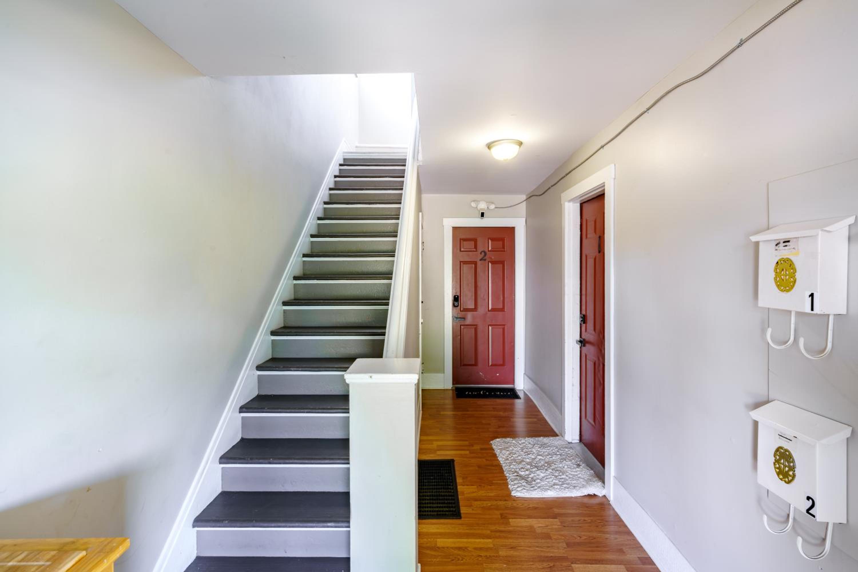 Jungle House Columbus Short North Downtown Free Parking - Steps to Convention Center & Nationwide Arena - 2BR Luxury Home - Sleeps 12 - Over 5,800 Five Sta