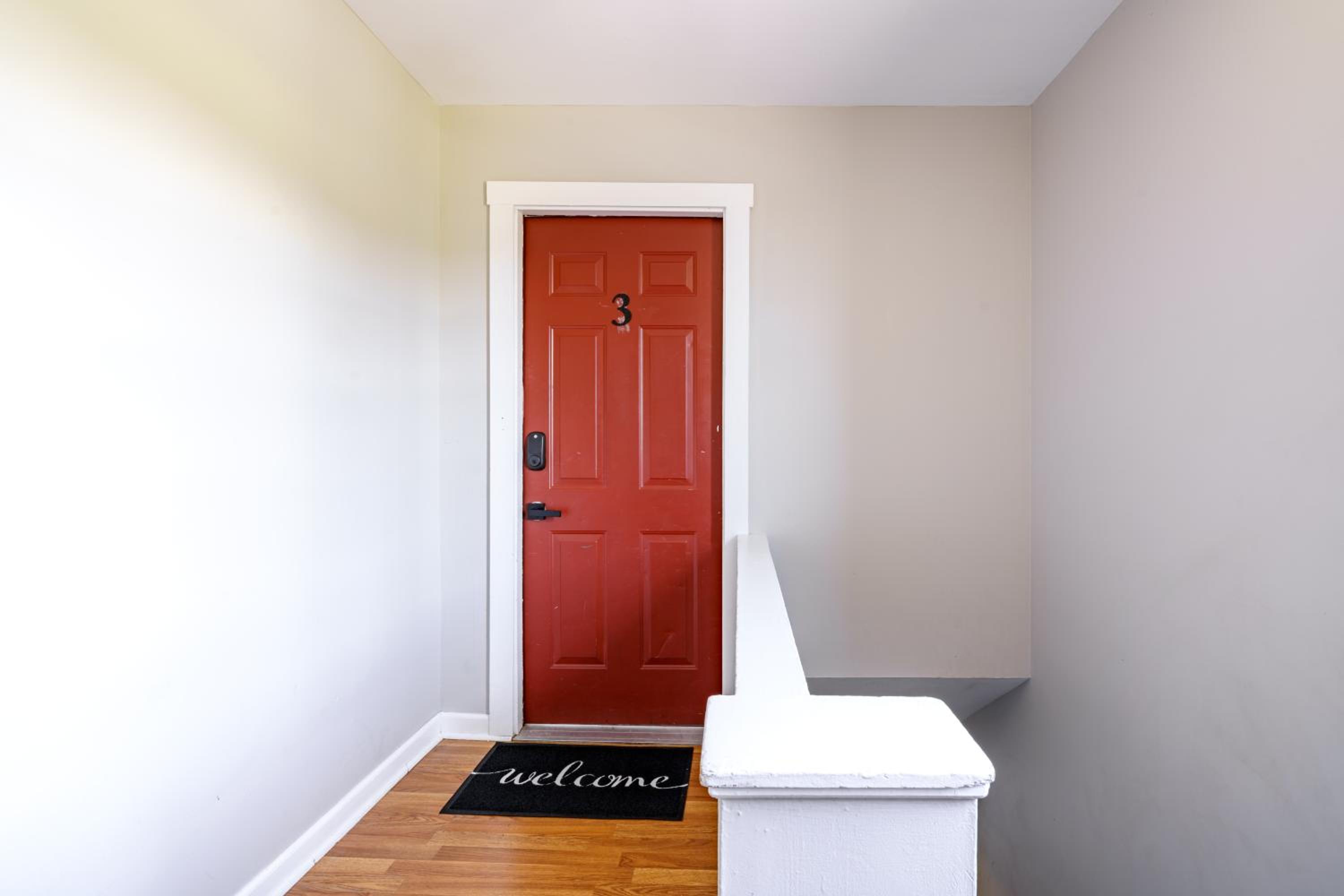 Jungle House Columbus Short North Downtown Free Parking - Steps to Convention Center & Nationwide Arena - 2BR Luxury Home - Sleeps 12 - Over 5,800 Five Sta