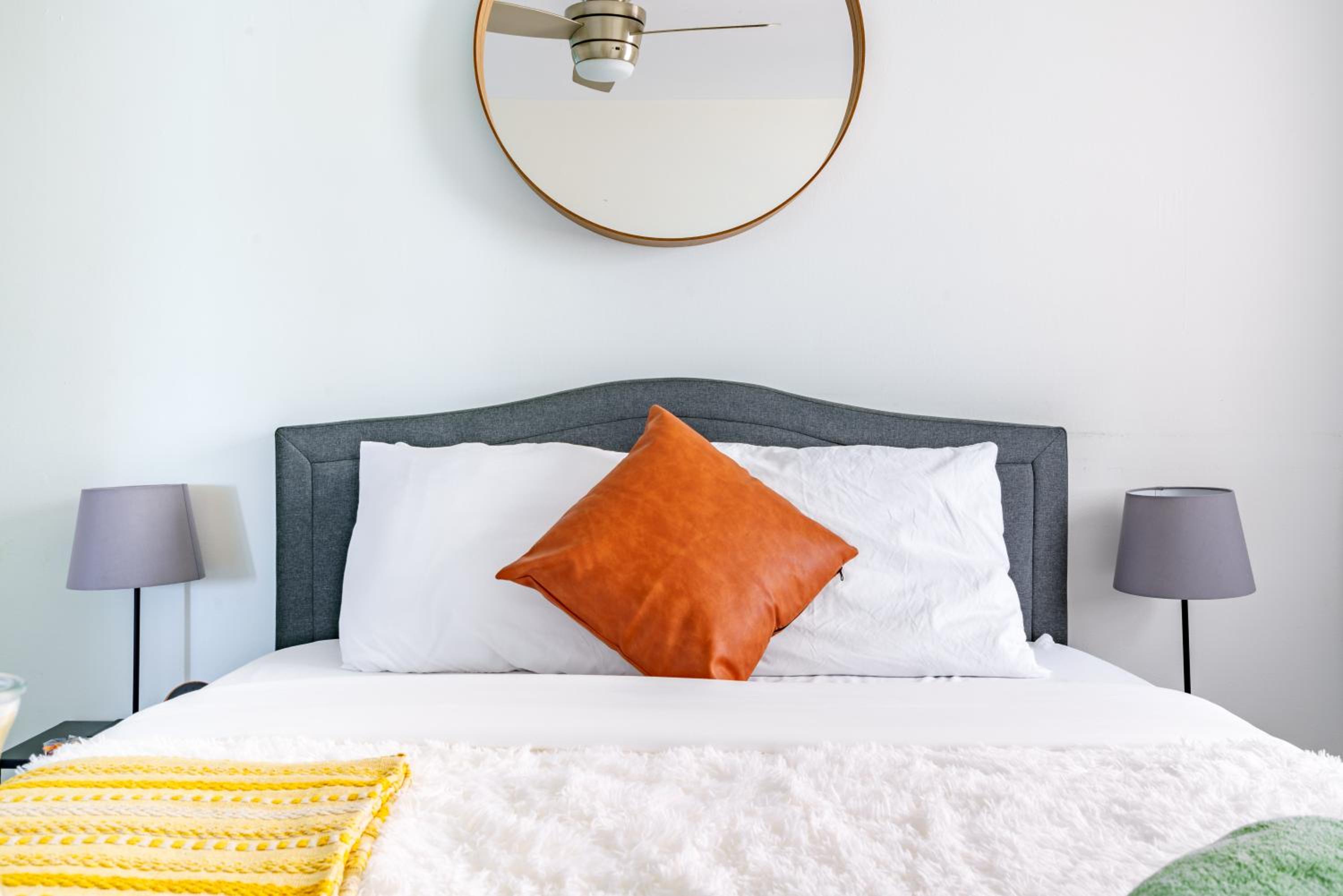 Jungle House Columbus Short North Downtown Free Parking - Steps to Convention Center & Nationwide Arena - 2BR Luxury Home - Sleeps 12 - Over 5,800 Five Sta