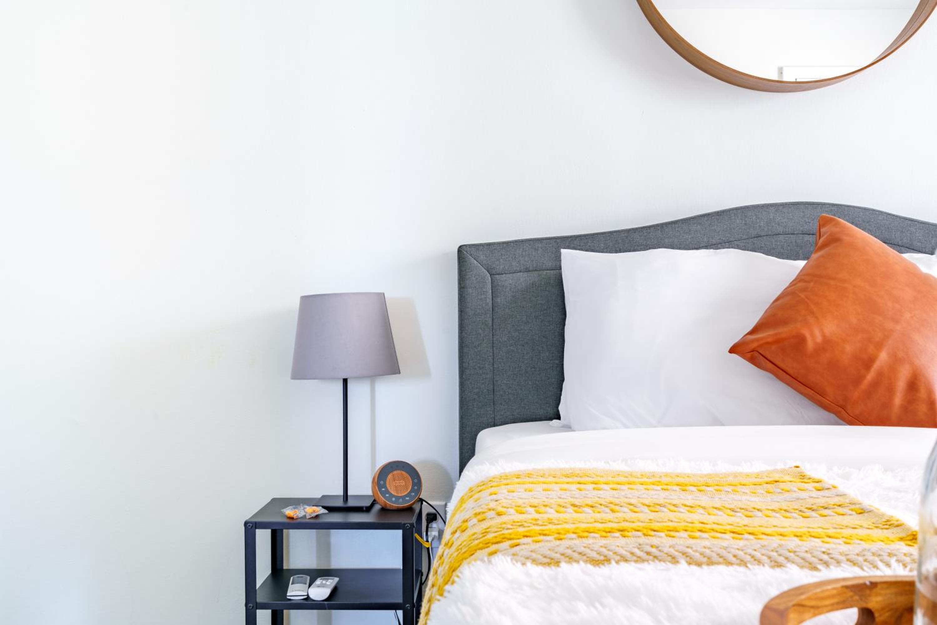 Jungle House Columbus Short North Downtown Free Parking - Steps to Convention Center & Nationwide Arena - 2BR Luxury Home - Sleeps 12 - Over 5,800 Five Sta