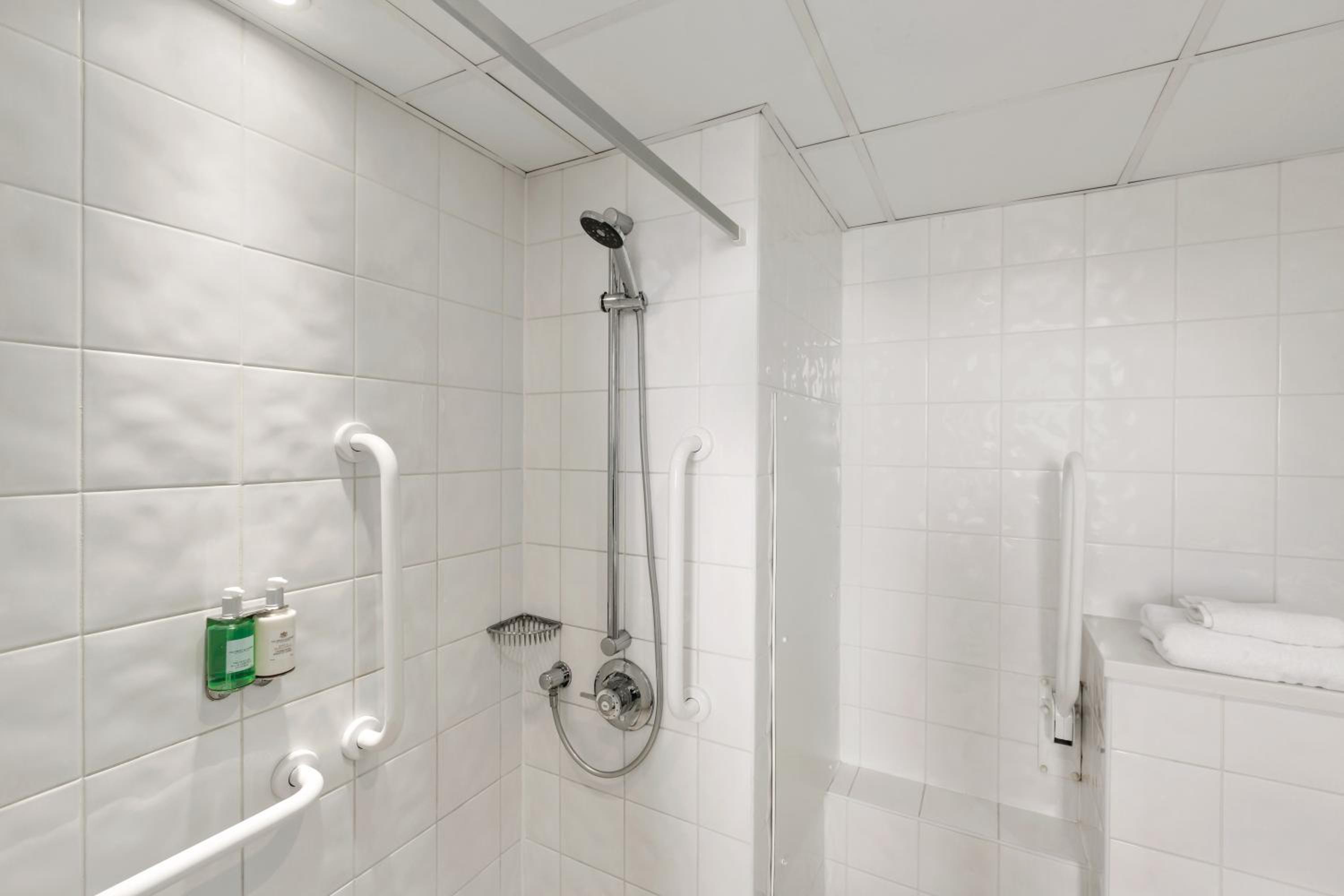 Coventry Vacations - Ramada Hotel  Suites by Wyndham Coventry - Property Image 50