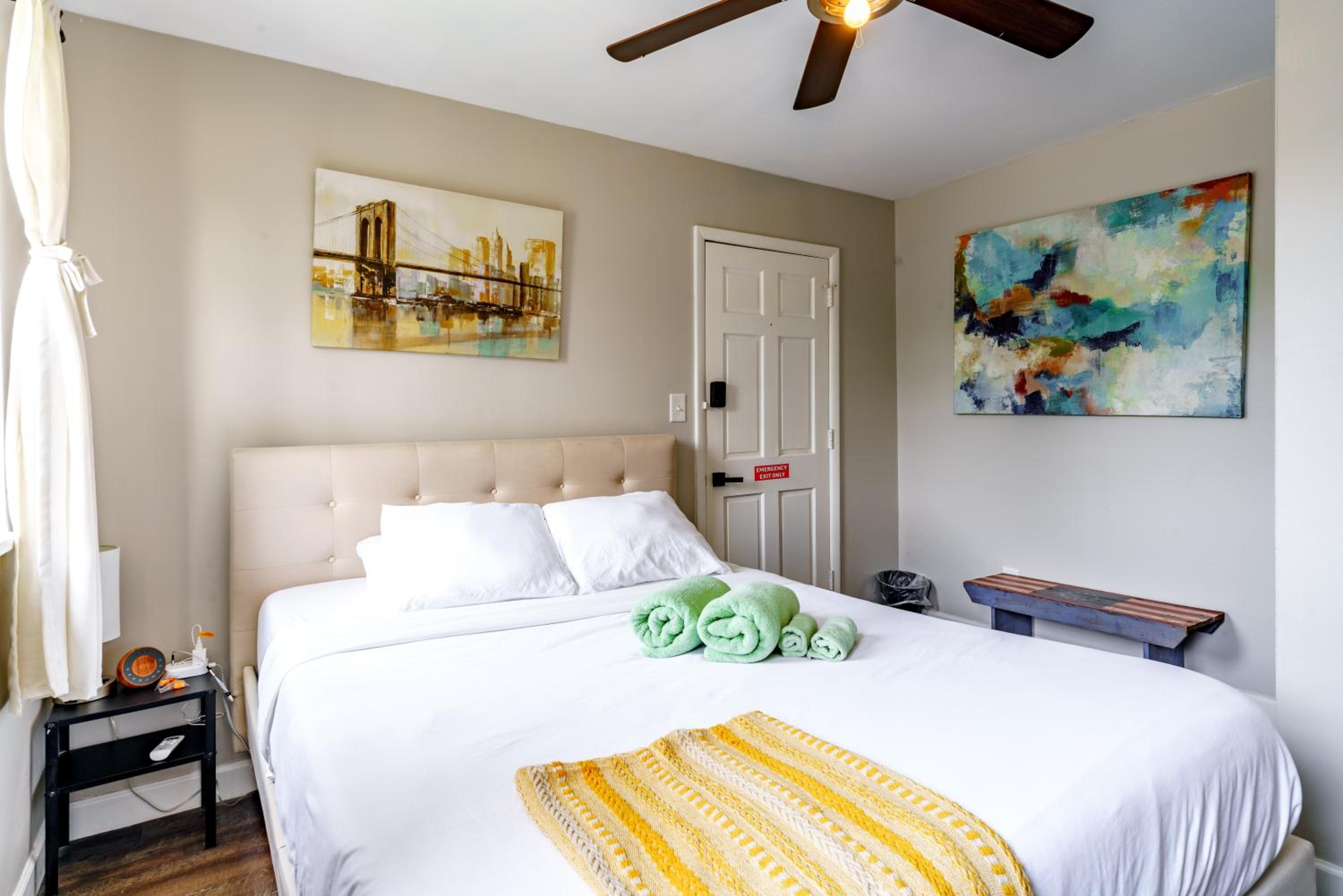 Jungle House Columbus Sleep 12 Downtown Ohio Free Parking - Steps to Convention Center & Nationwide Arena - 2BR Short North Luxury Home - Over 5,800 Five S