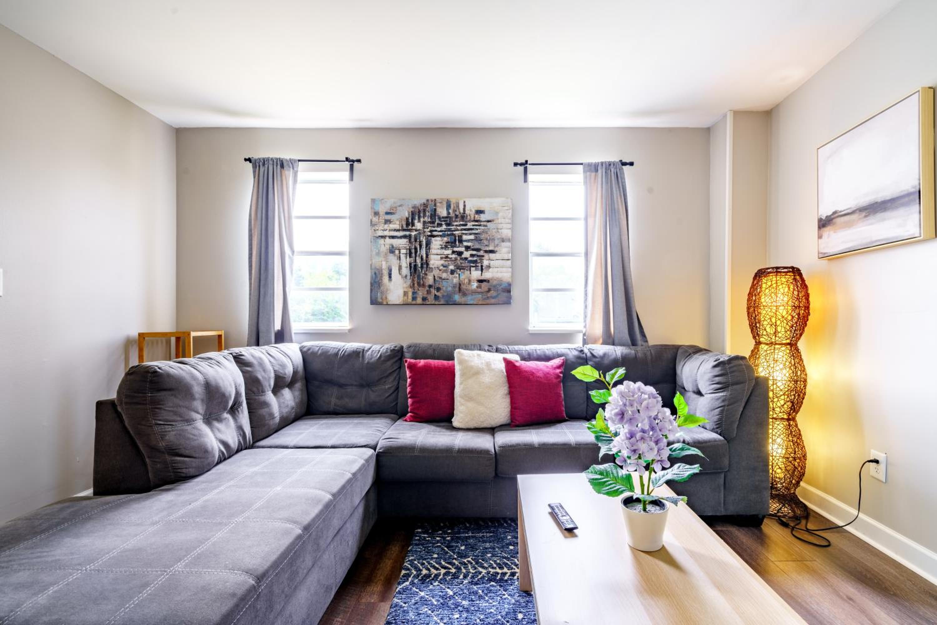 Jungle House Columbus Sleep 12 Downtown Ohio Free Parking - Steps to Convention Center & Nationwide Arena - 2BR Short North Luxury Home - Over 5,800 Five S
