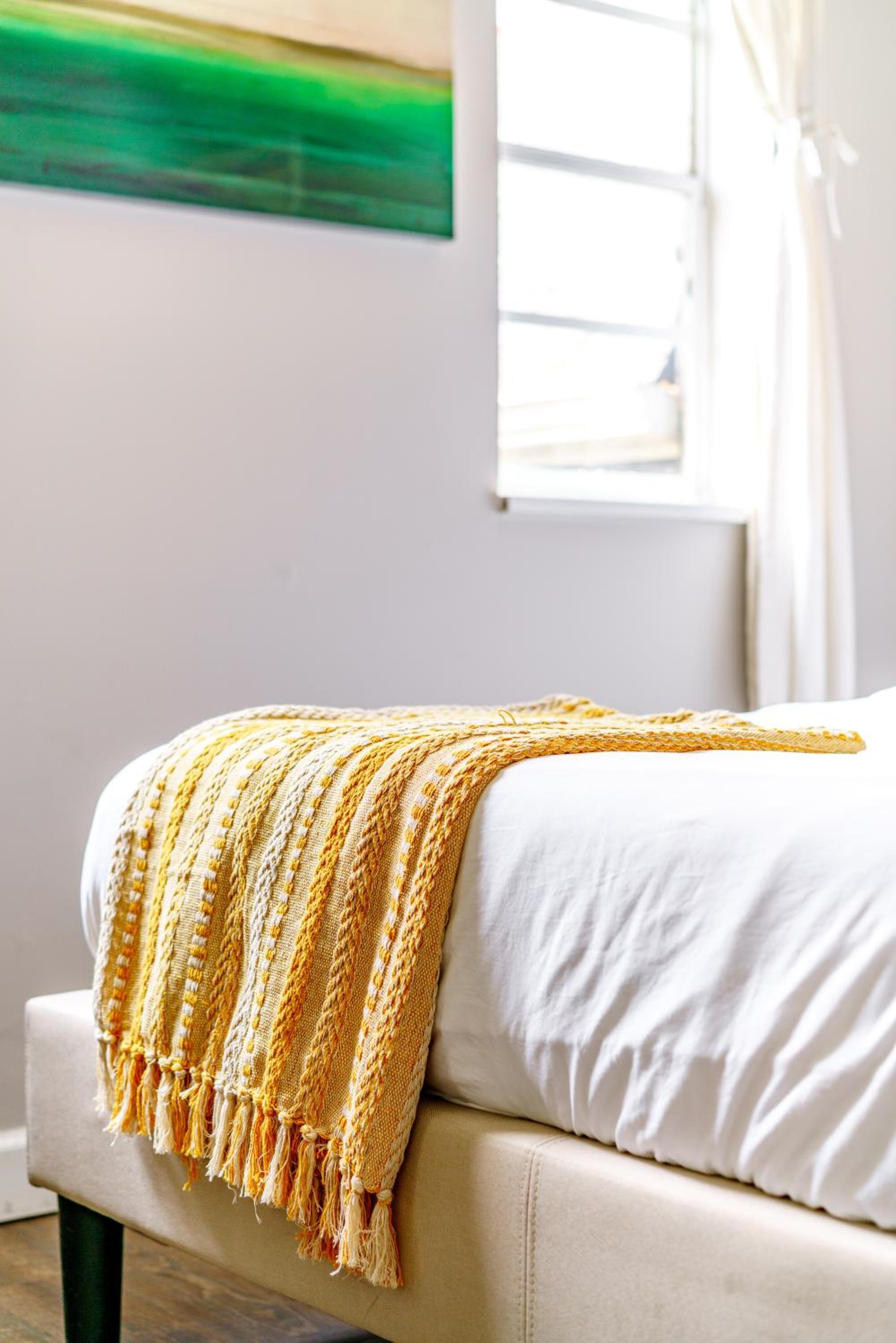 Jungle House Columbus Sleep 12 Downtown Ohio Free Parking - Steps to Convention Center & Nationwide Arena - 2BR Short North Luxury Home - Over 5,800 Five S