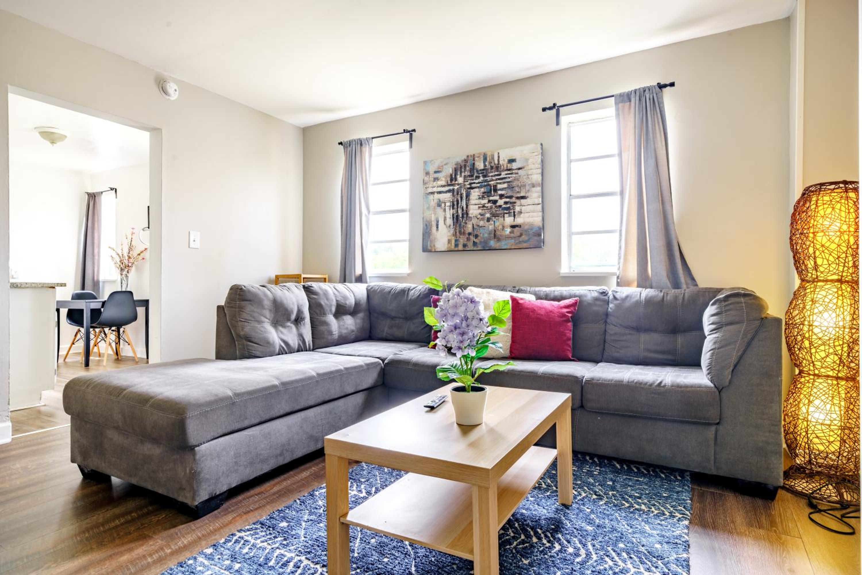 Jungle House Columbus Sleep 12 Downtown Ohio Free Parking - Steps to Convention Center & Nationwide Arena - 2BR Short North Luxury Home - Over 5,800 Five S