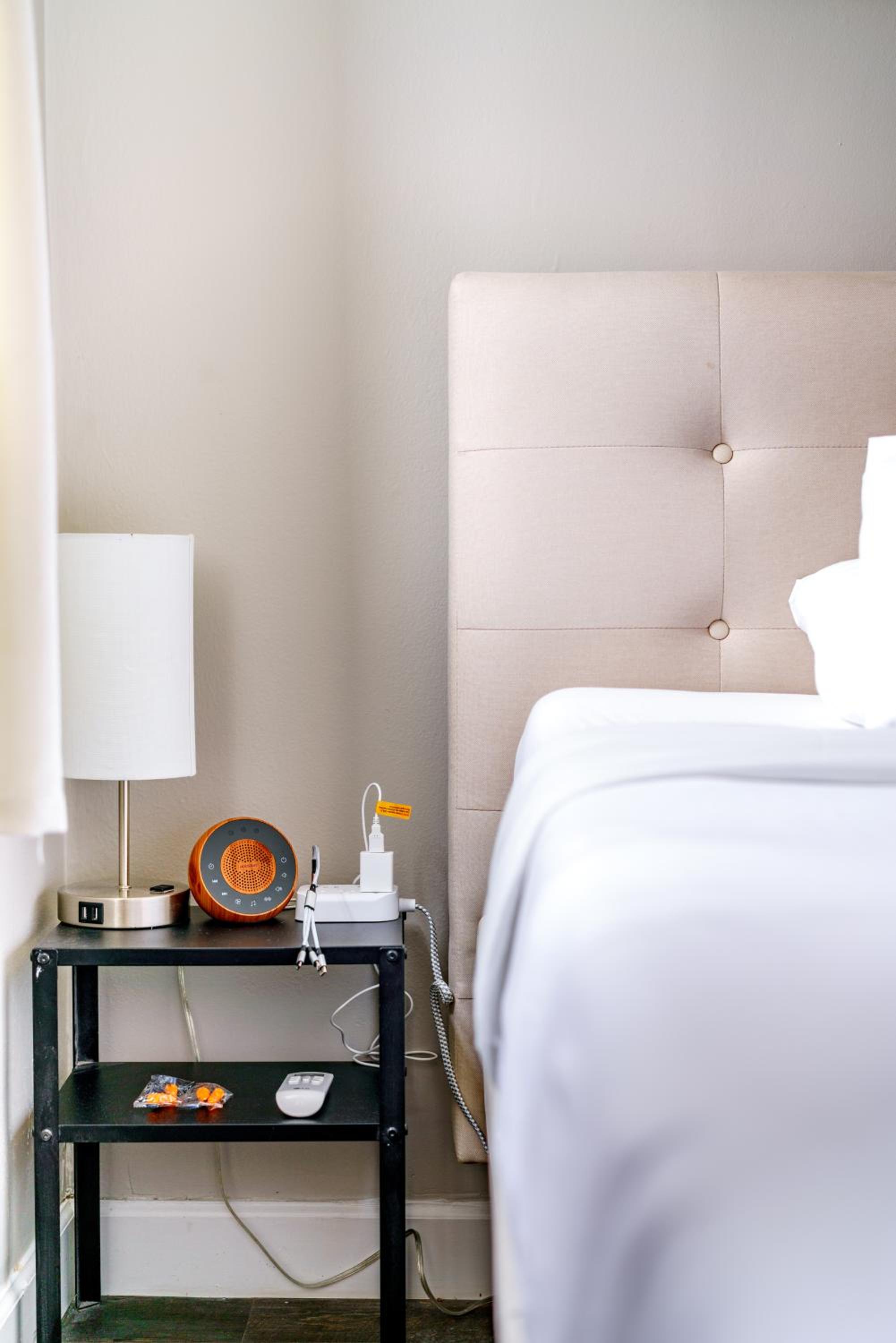 Jungle House Columbus Sleep 12 Downtown Ohio Free Parking - Steps to Convention Center & Nationwide Arena - 2BR Short North Luxury Home - Over 5,800 Five S