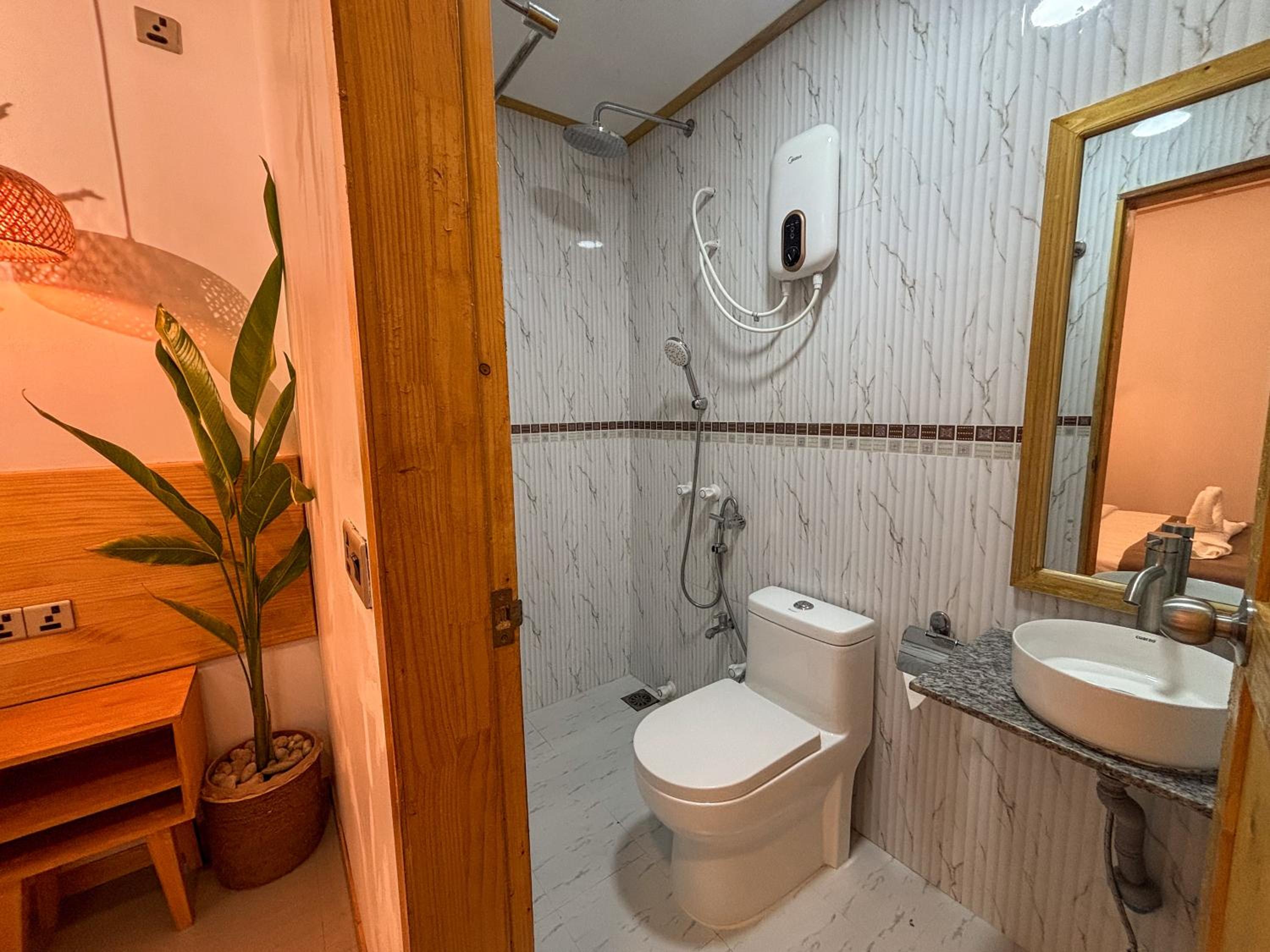 Eco Palm Mathiveri - Guest House with Complimentary Shared Kitchen & Laundry