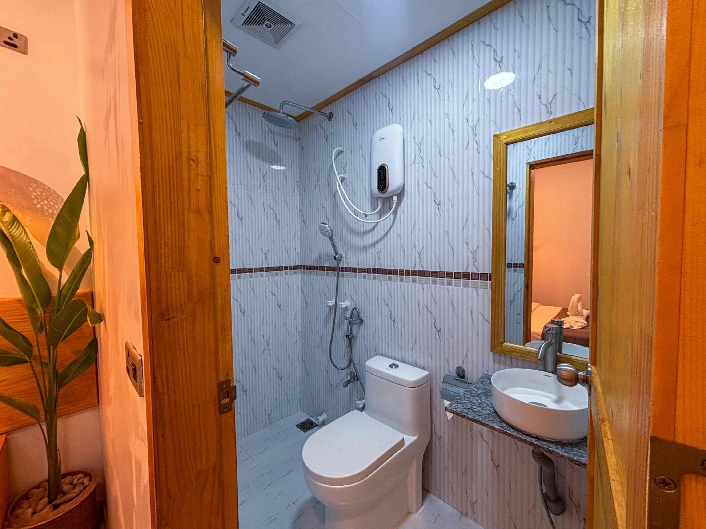 Eco Palm Mathiveri - Guest House with Complimentary Shared Kitchen & Laundry