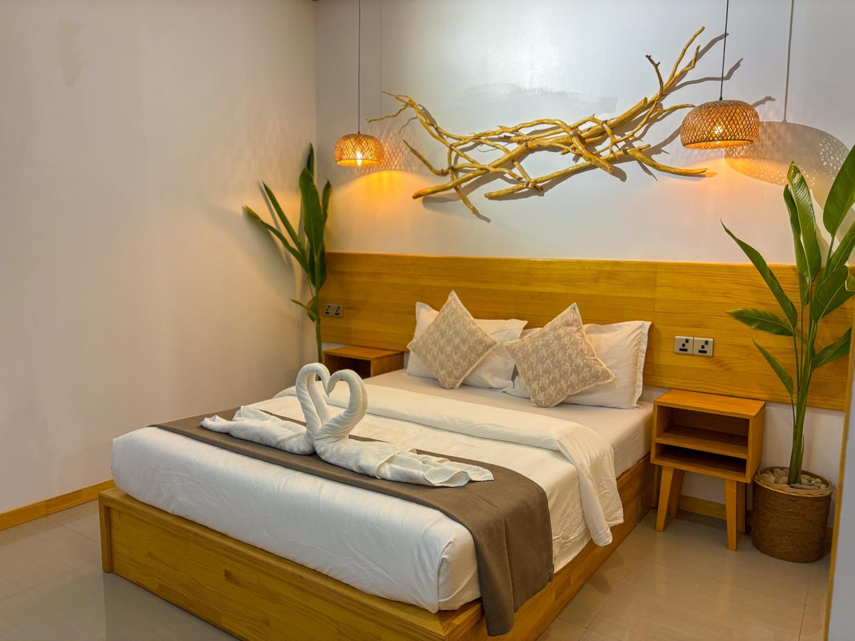 Eco Palm Mathiveri - Guest House with Complimentary Shared Kitchen & Laundry